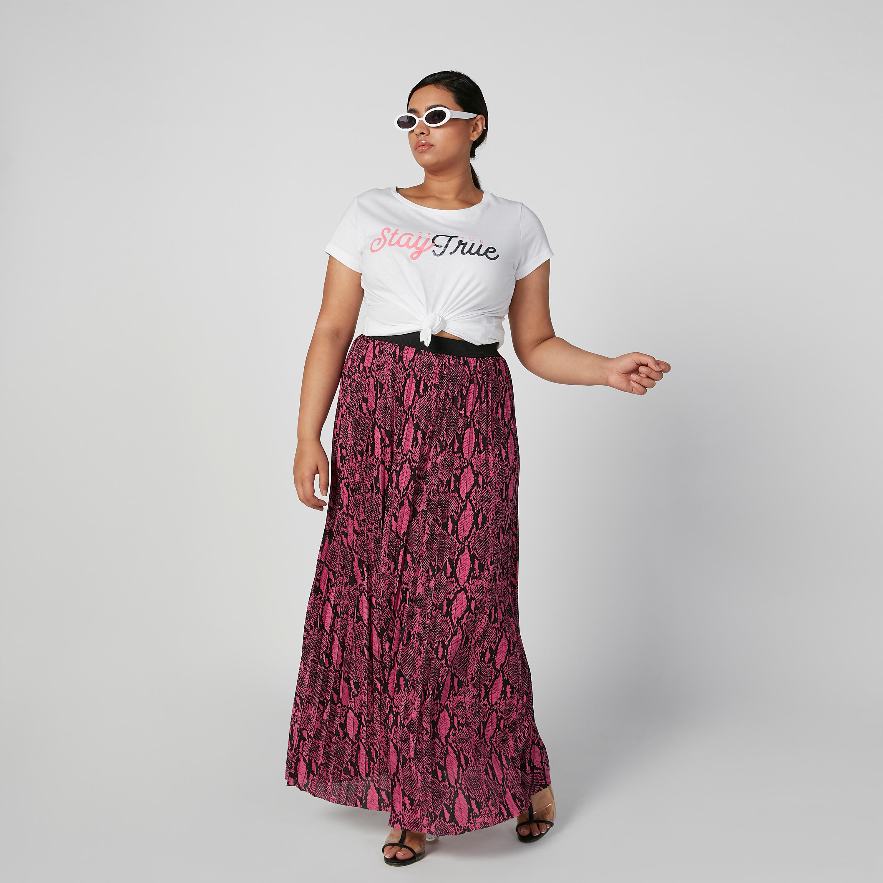 تيشيرت بطبعات وياقة مستديرة وأكمام قصيرة-women-clothing-tshirts-image-3