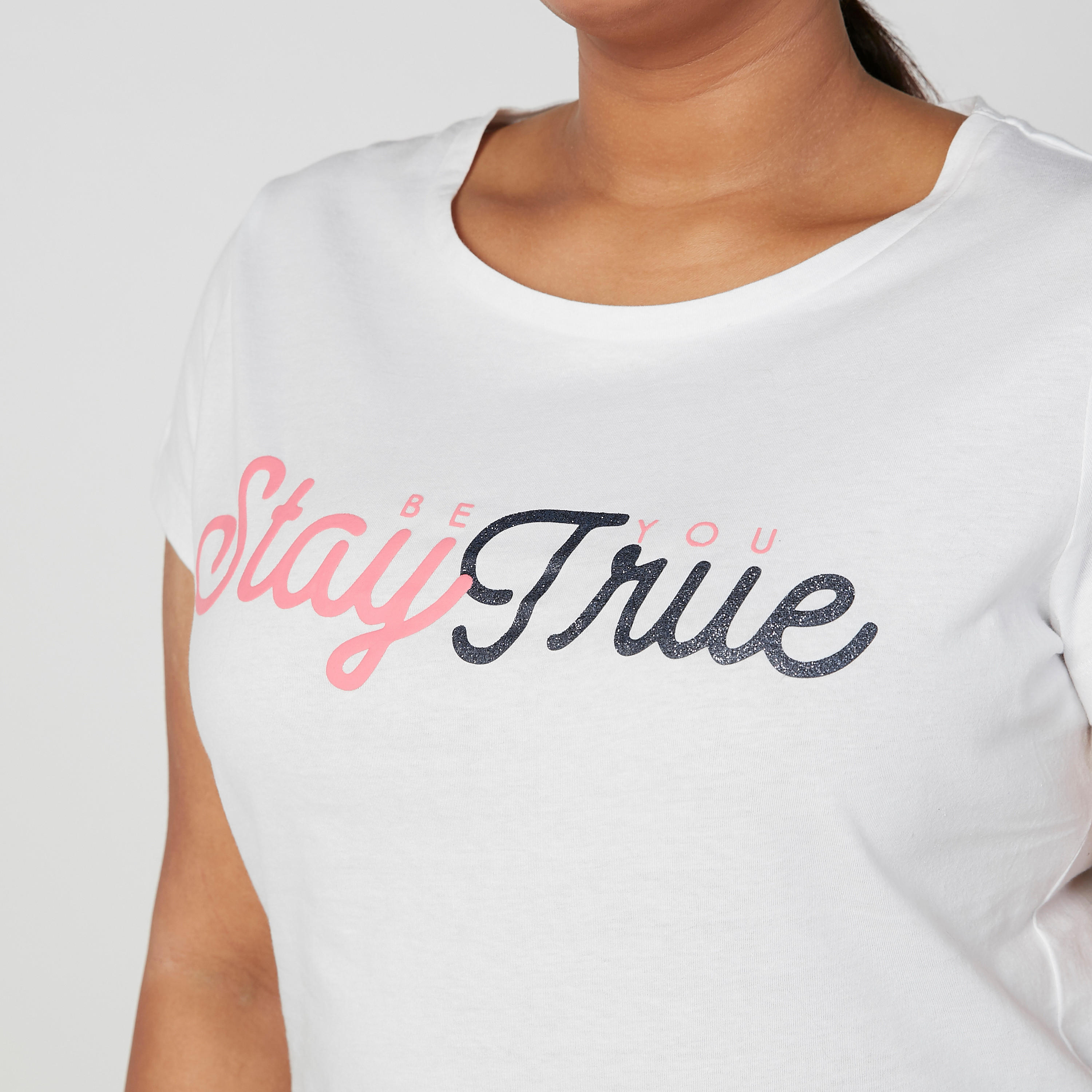 تيشيرت بطبعات وياقة مستديرة وأكمام قصيرة-women-clothing-tshirts-image-2