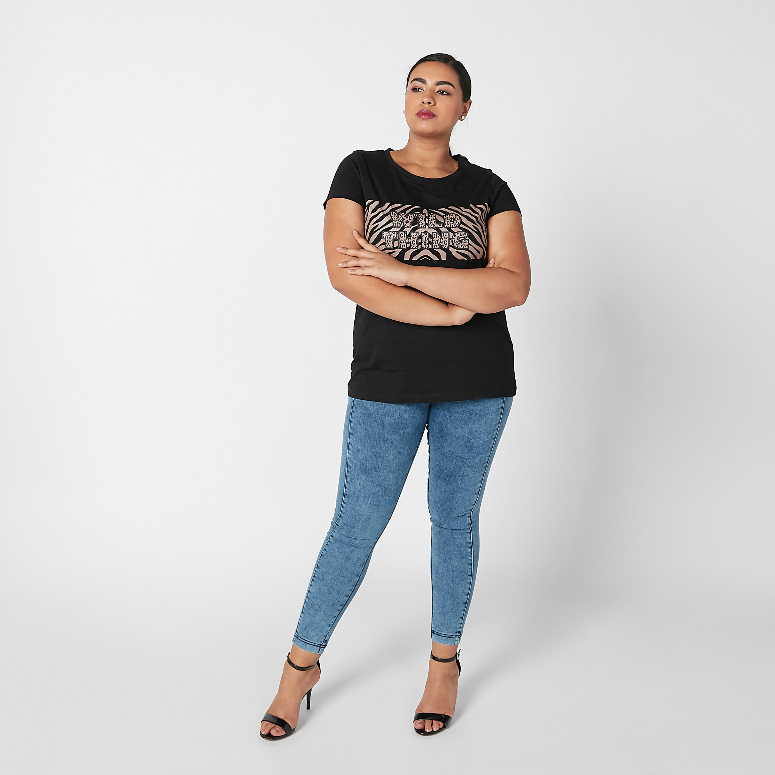 تيشيرت بياقة مستديرة وأكمام قصيرة وطبعات-women-clothing-tshirts-image-1