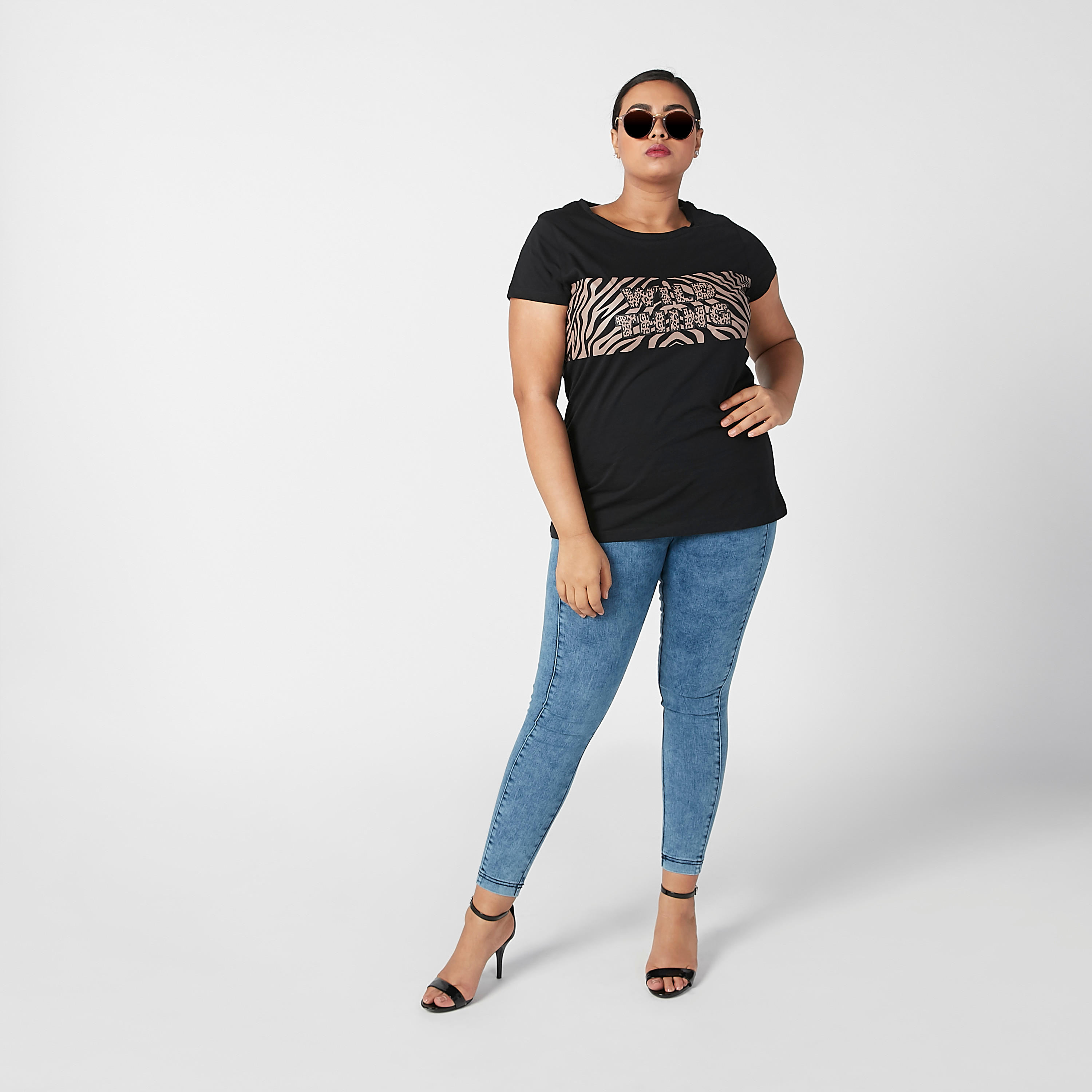 تيشيرت بياقة مستديرة وأكمام قصيرة وطبعات-women-clothing-tshirts-image-3
