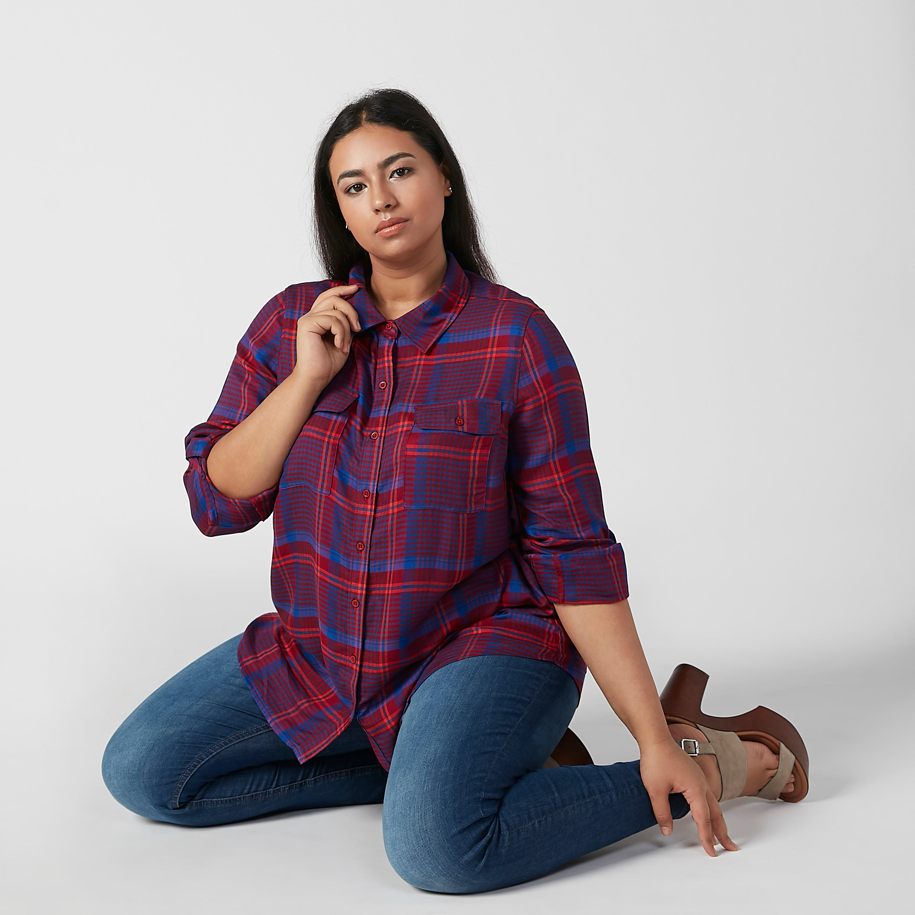 قميص مستدام كاروهات بأكمام طويلة وجيوب بطيّة-women-clothing-shirtsandblouses-blouses-image-2