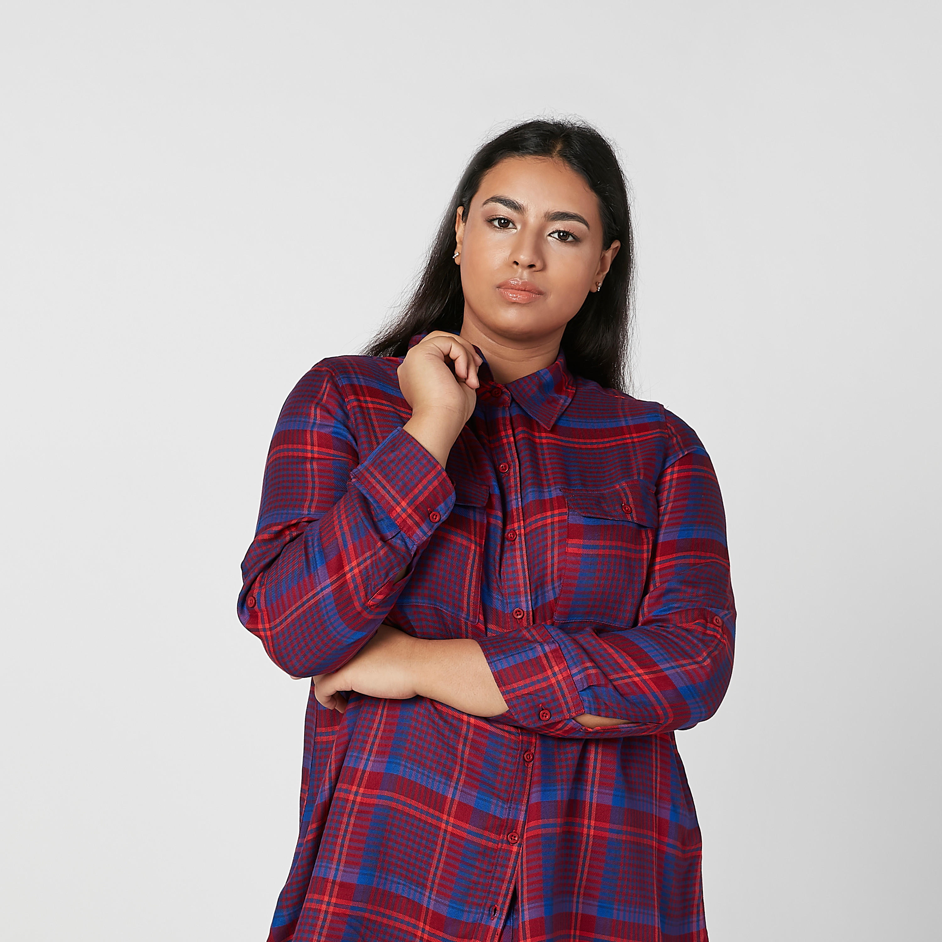 قميص مستدام كاروهات بأكمام طويلة وجيوب بطيّة-women-clothing-shirtsandblouses-blouses-image-4