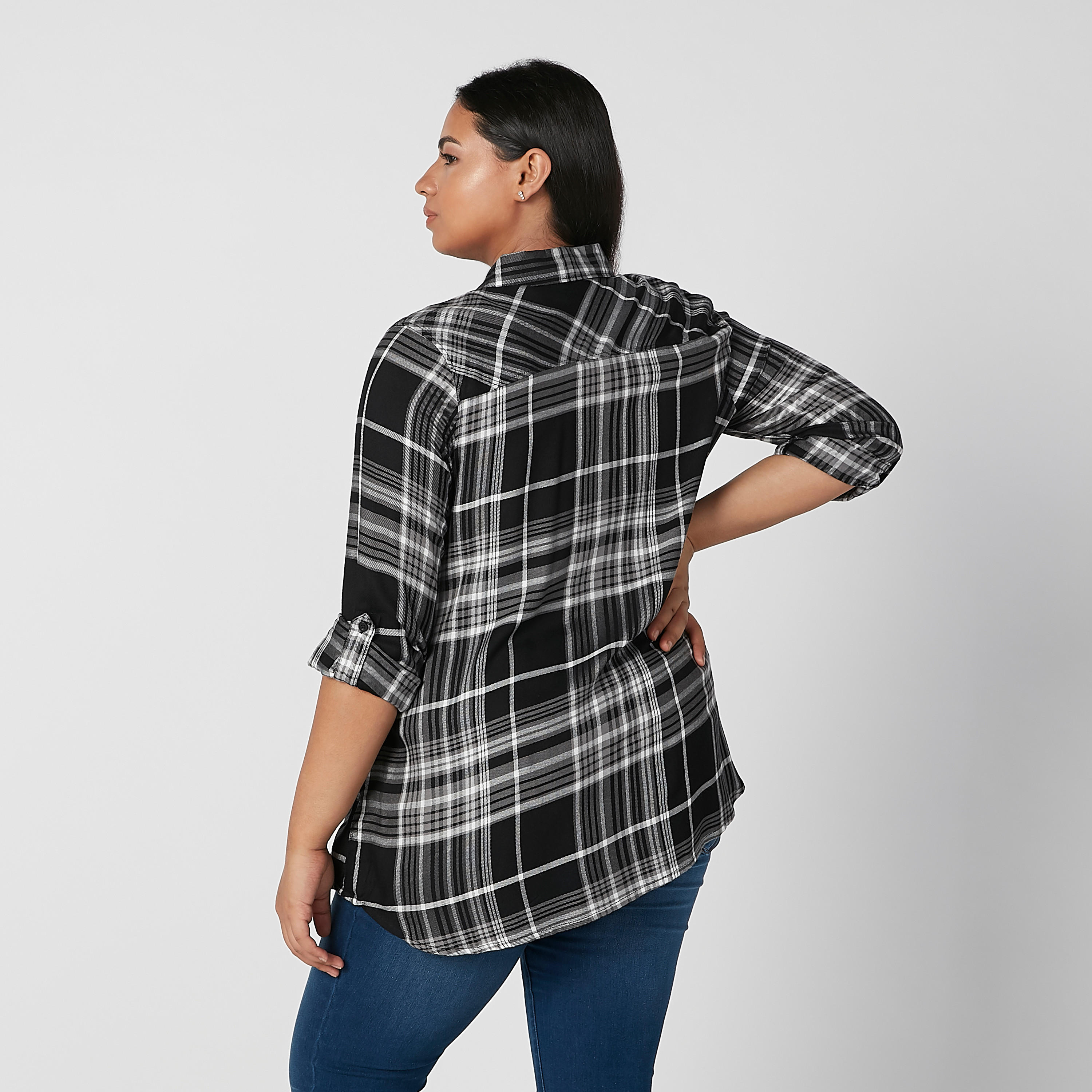 قميص مستدام كاروهات بأكمام طويلة وجيوب بطيّة-women-clothing-shirtsandblouses-blouses-image-4