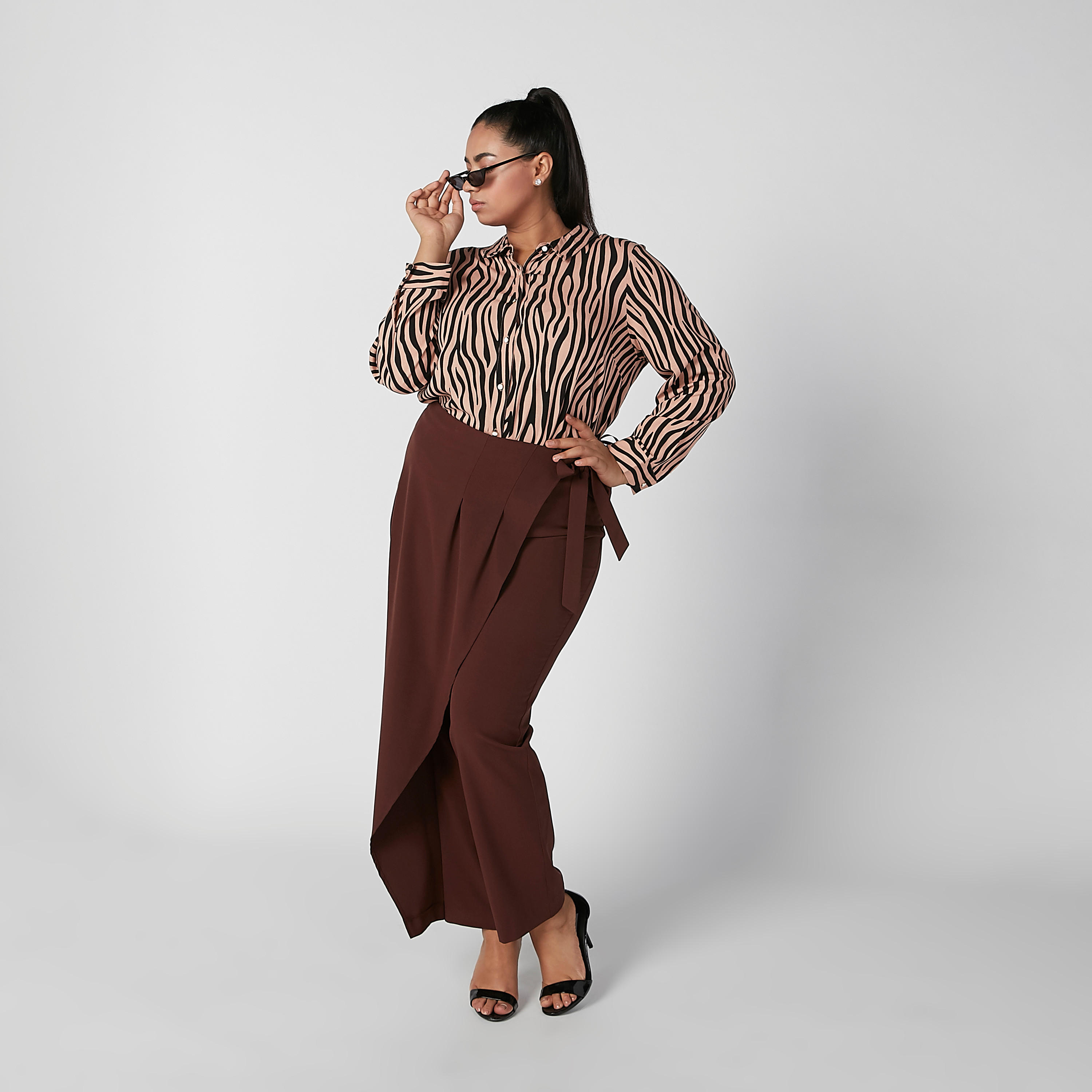 بنطلون بقصّة واسعة وخصر مرن وأربطة-women-clothing-bottoms-trousers-image-2