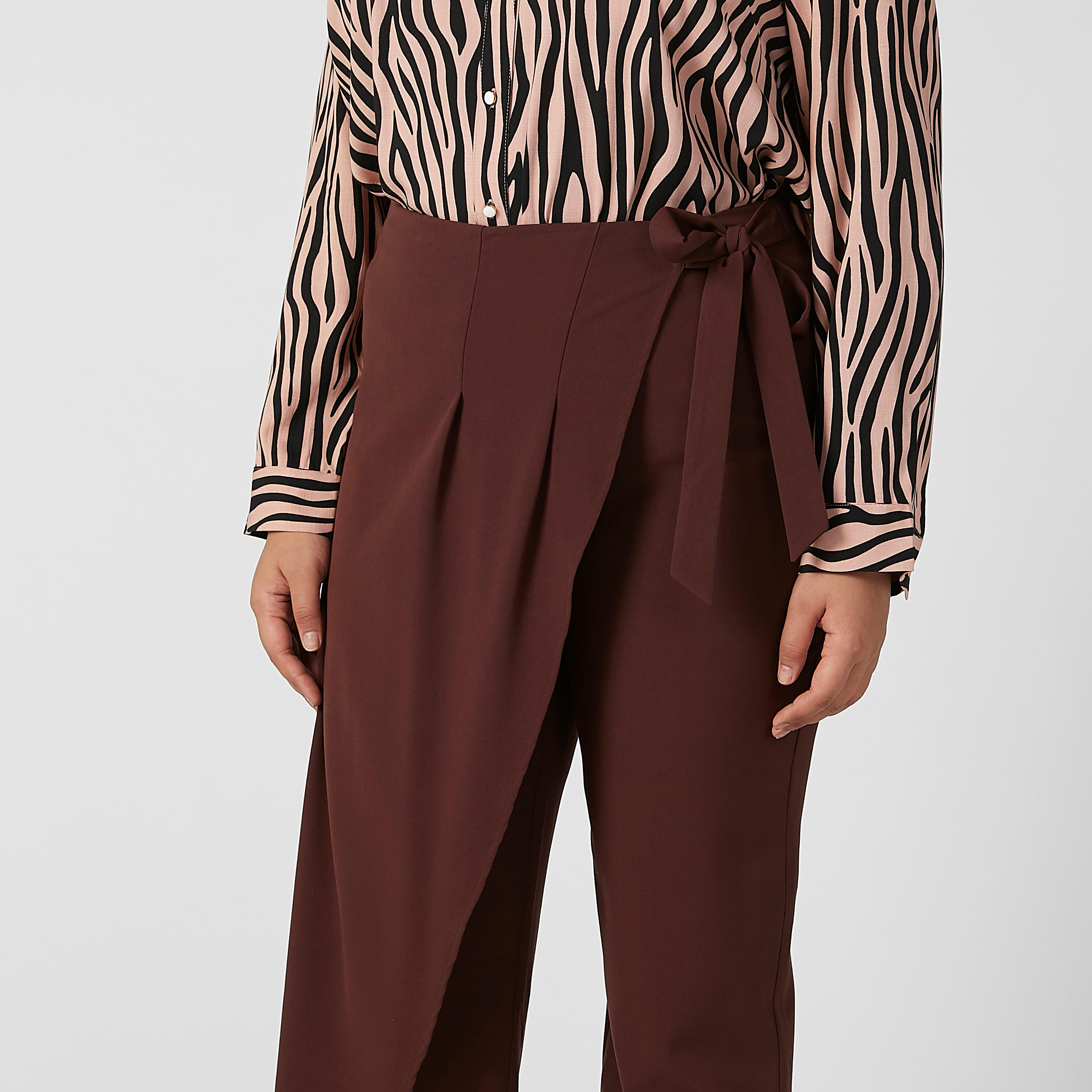 بنطلون بقصّة واسعة وخصر مرن وأربطة-women-clothing-bottoms-trousers-image-4