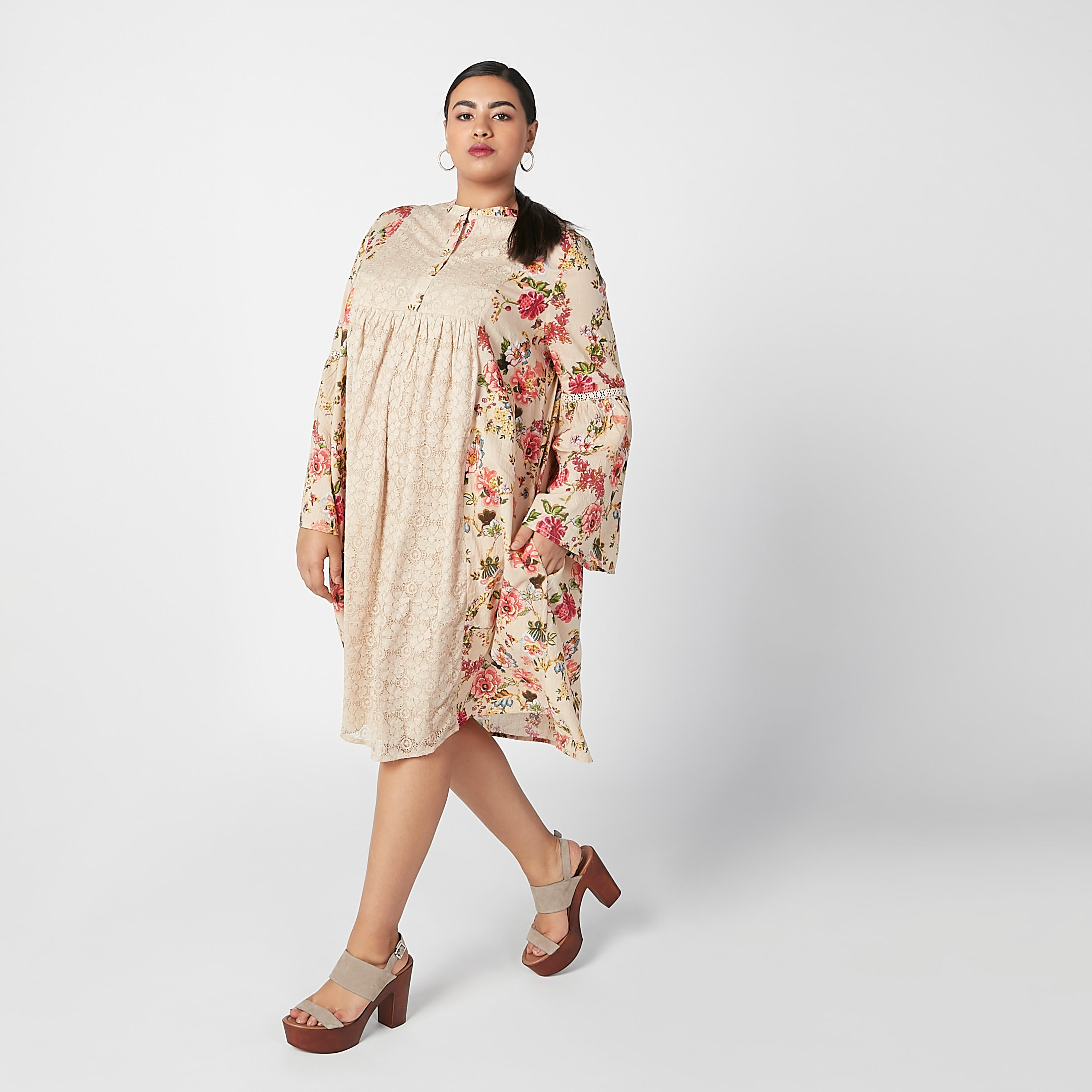 فستان بياقة ماندارين وأكمام جرس وطبعات زهرية-women-clothing-dresses-image-1