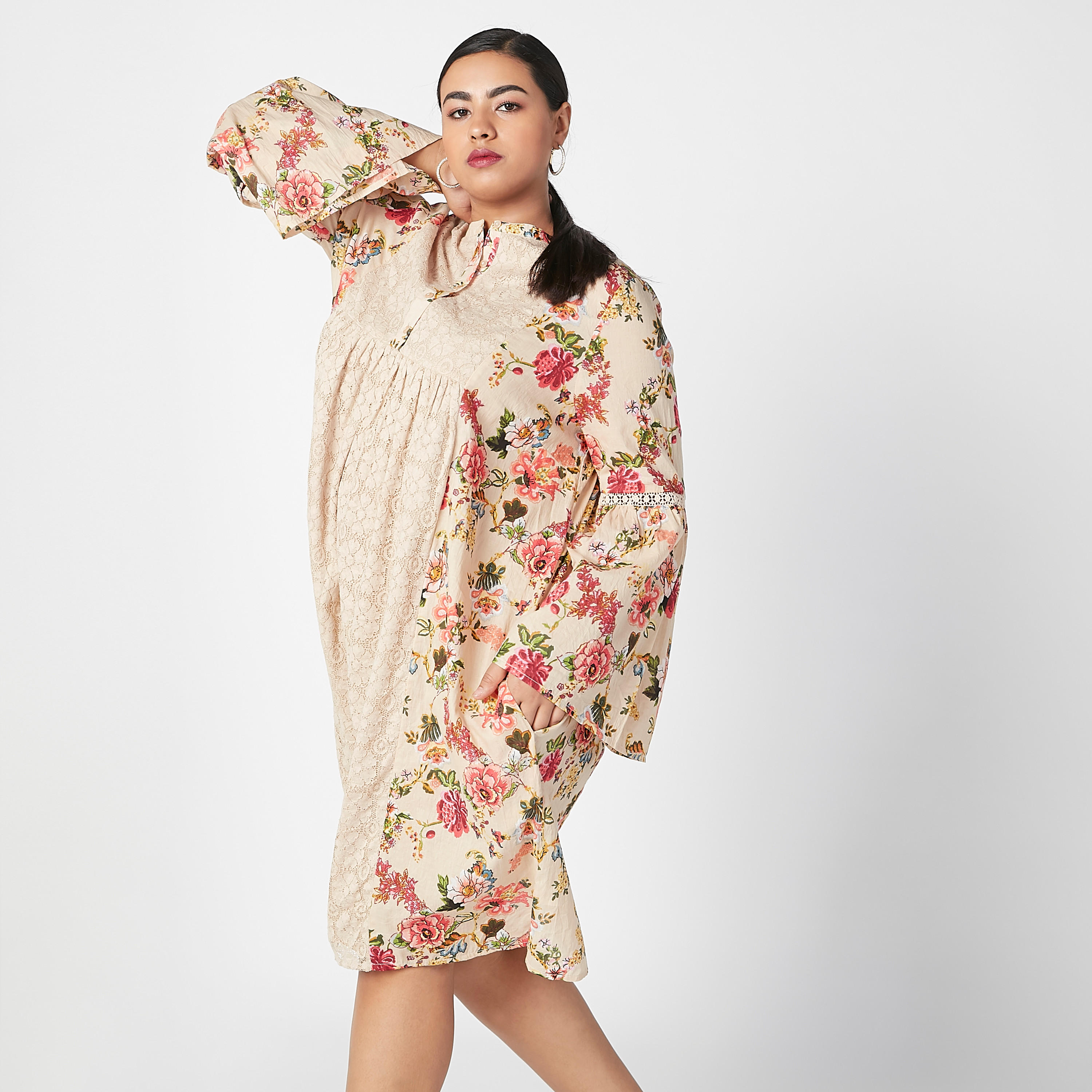 فستان بياقة ماندارين وأكمام جرس وطبعات زهرية-women-clothing-dresses-image-3
