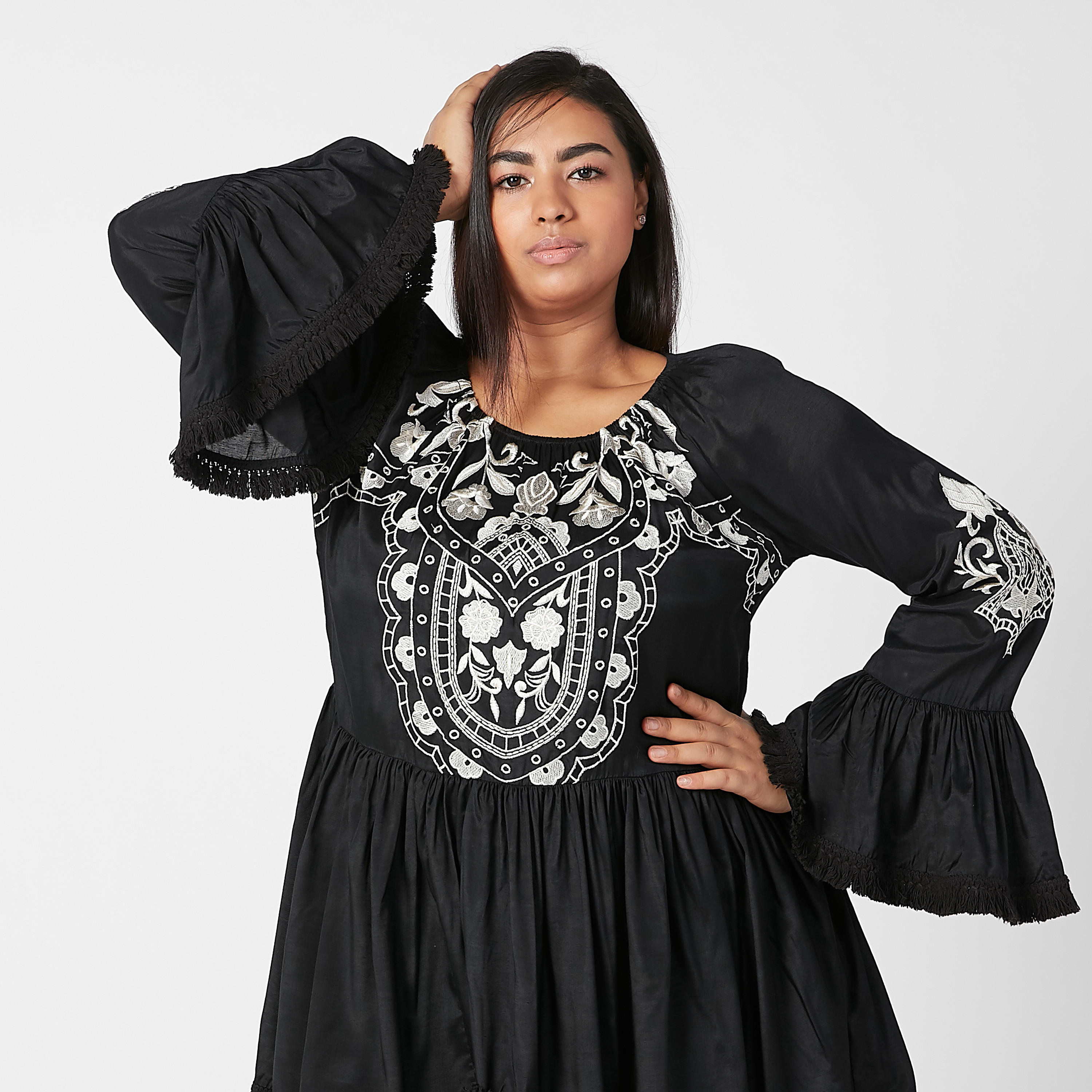بلوزة مطرزة بياقة مستديرة وأكمام عريضة-women-clothing-shirtsandblouses-blouses-image-3