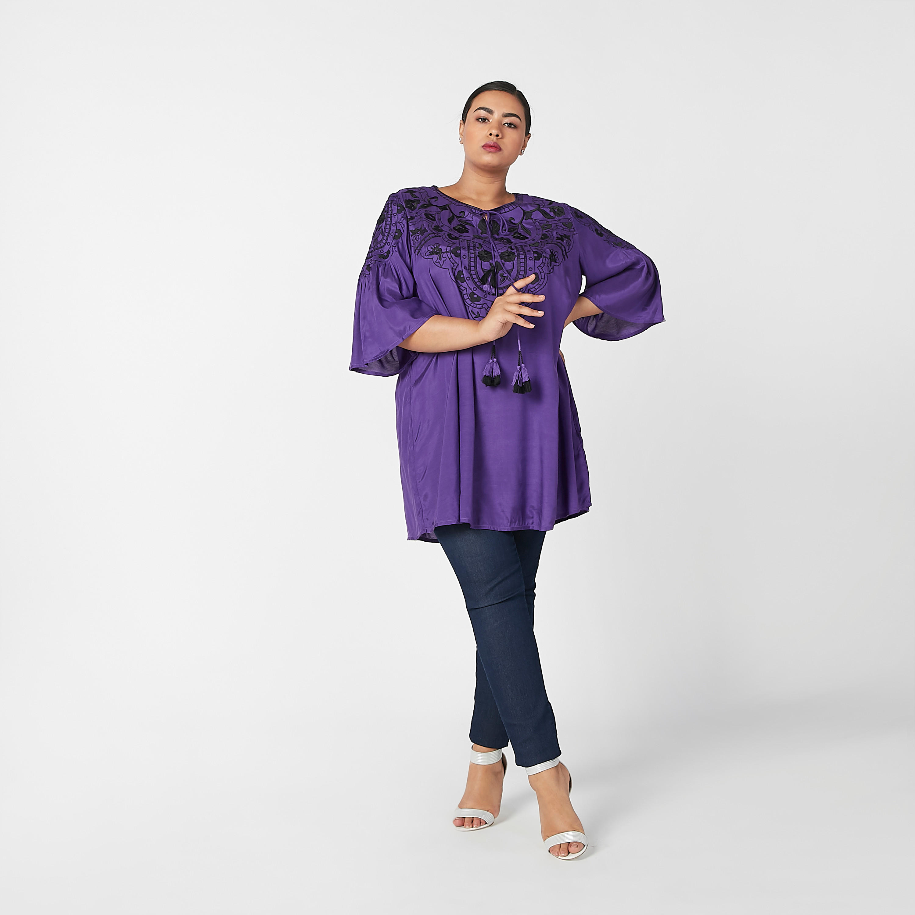 بلوزة مطرّزة بأكمام عريضة وأربطة-women-clothing-shirtsandblouses-blouses-image-2