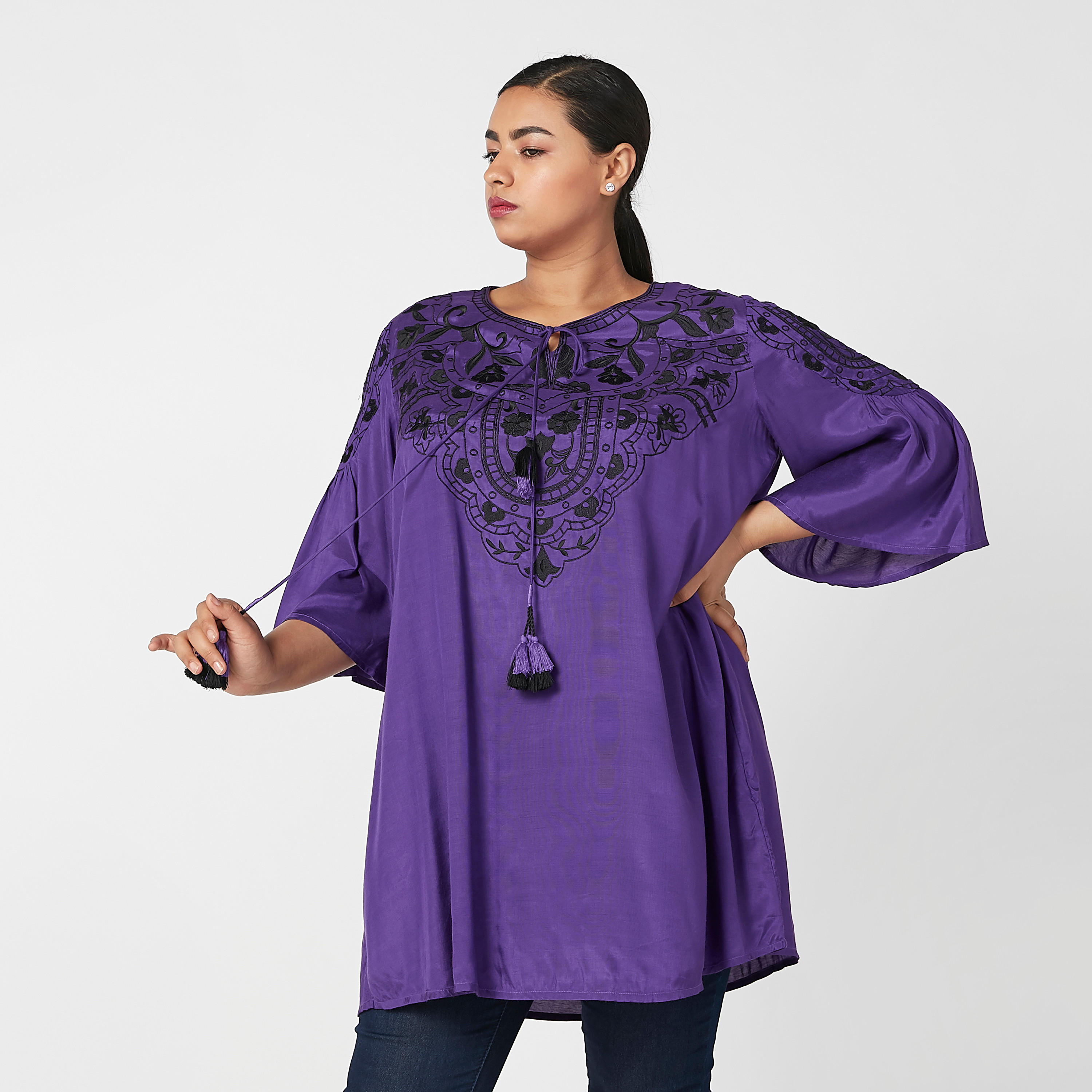 بلوزة مطرّزة بأكمام عريضة وأربطة-women-clothing-shirtsandblouses-blouses-image-4