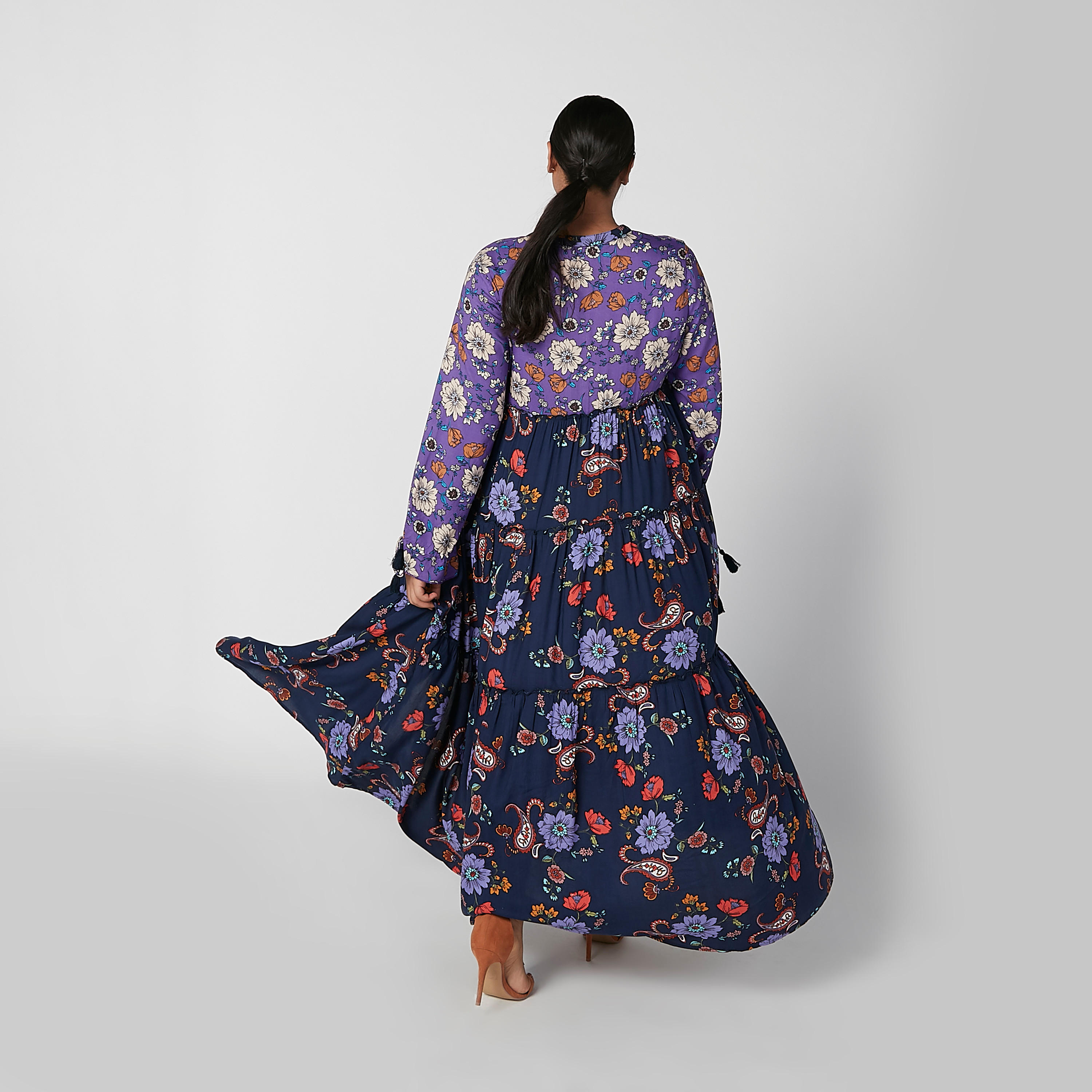 فستان ماكسي إيه لاين بياقة V وأكمام طويلة وطبعات-women-clothing-dresses-image-4