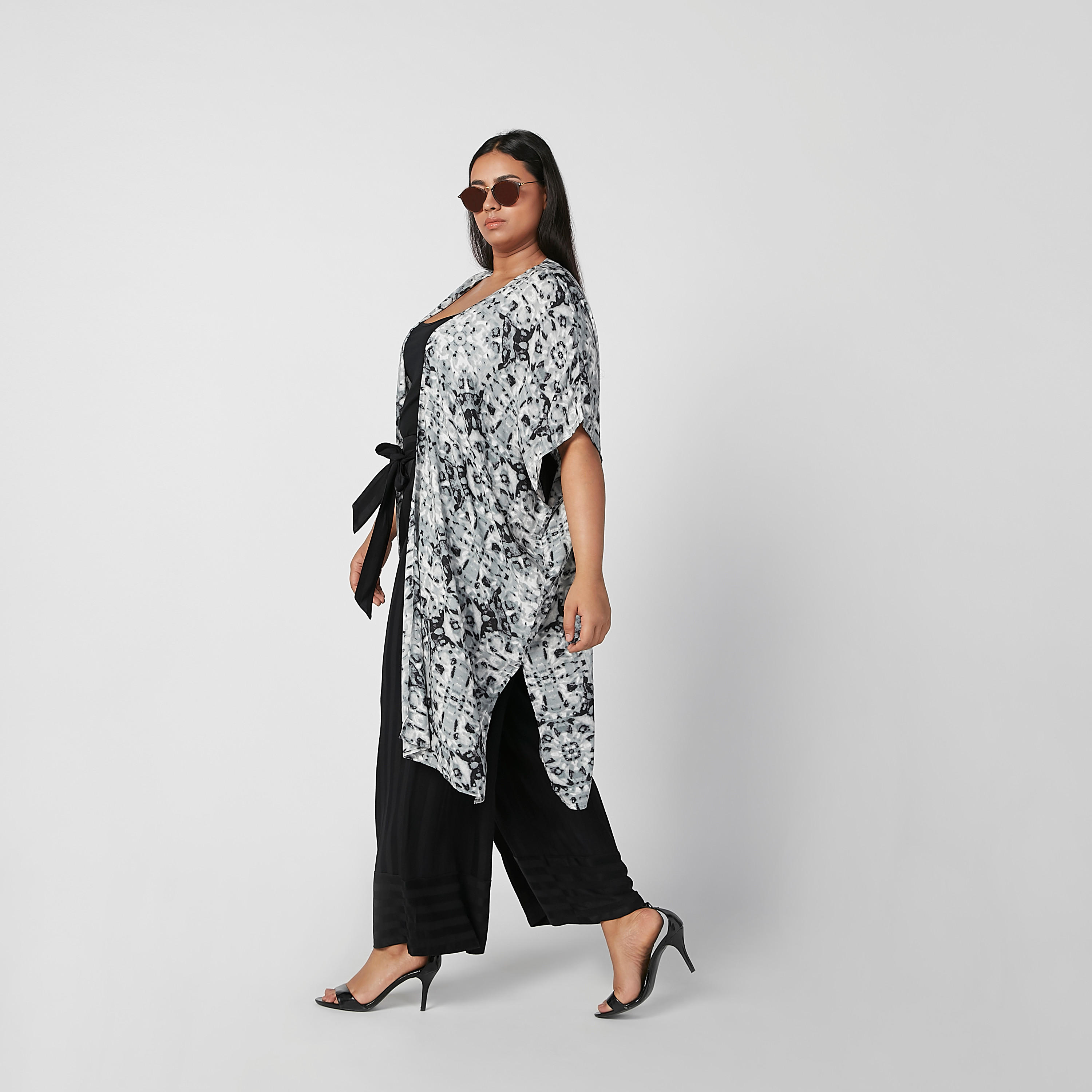 سترة طويلة بقصّة واسعة وأكمام متصلة وطبعات-women-winterwear-cardigansandjumpers-cardigans-image-2