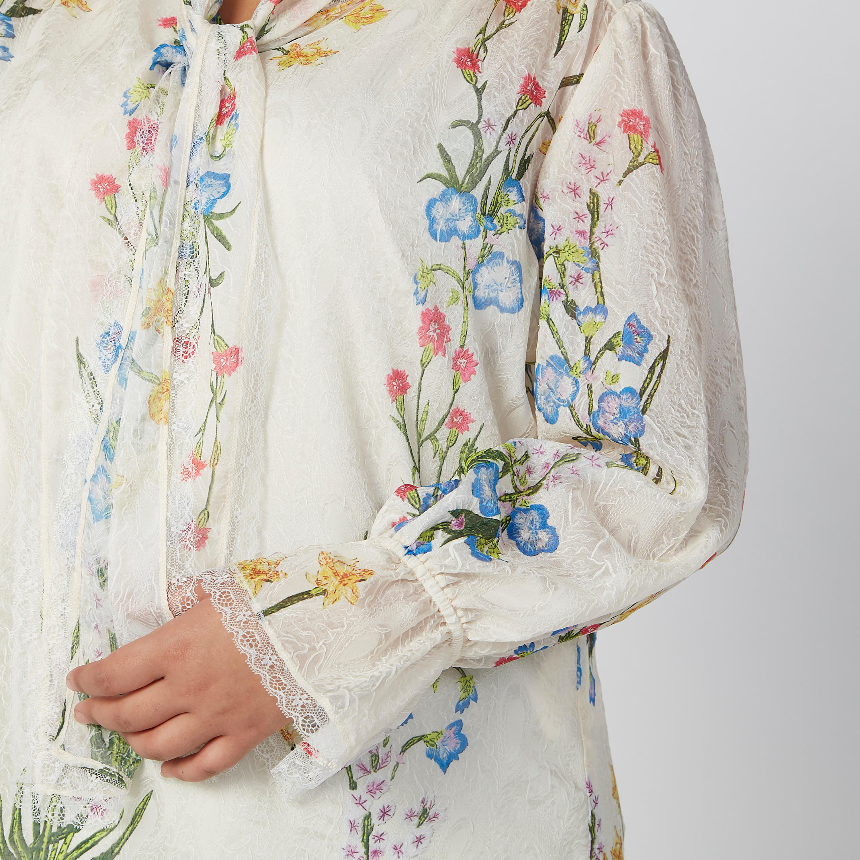 بلوزة بأكمام طويلة وطبعات زهرية وربطة عنق-women-clothing-shirtsandblouses-blouses-image-3