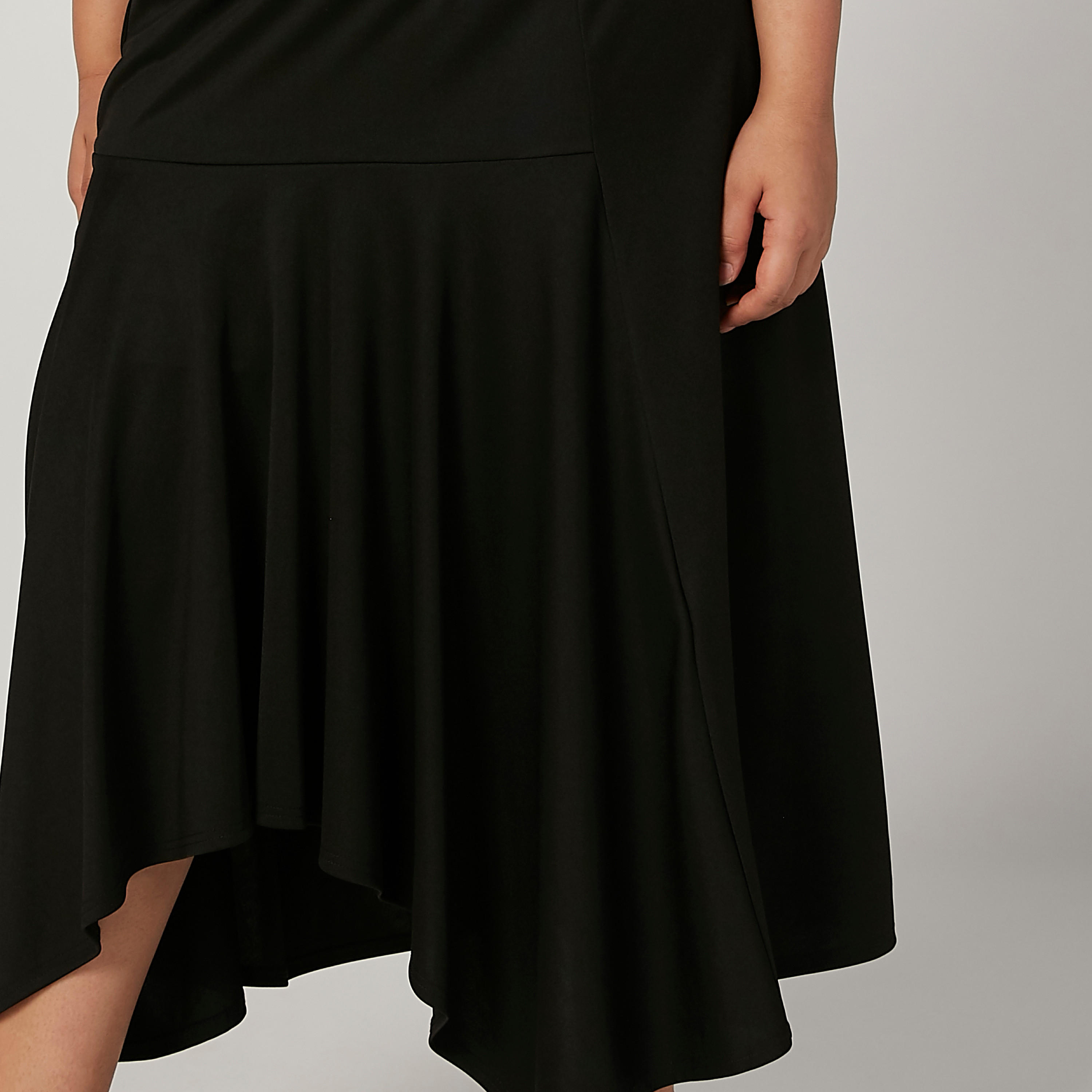 تنورة ميدي سادة بأطراف غير مستوية وخصر مطاطي-women-clothing-bottoms-skirts-image-3