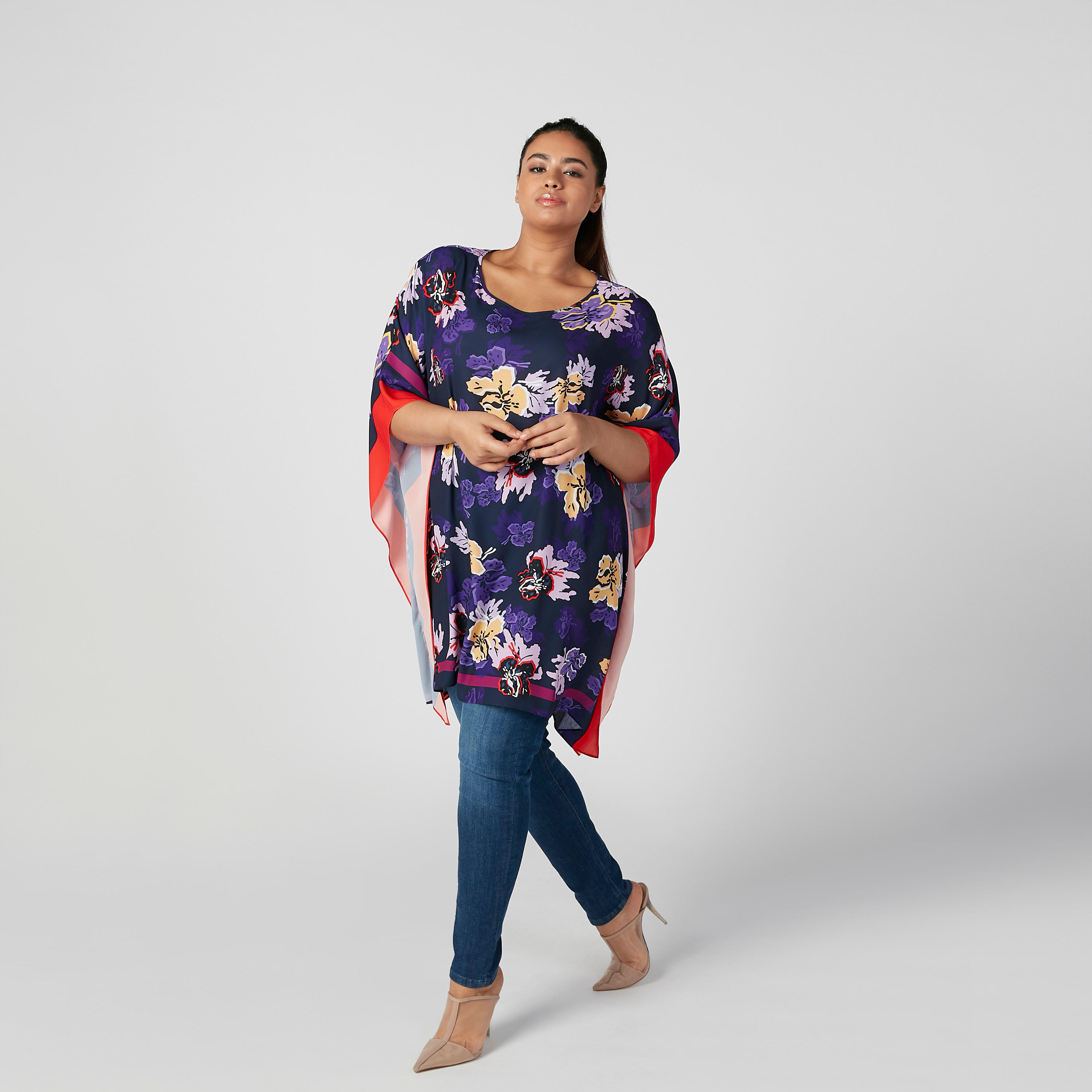 بلوزة بونشو بياقة قارب وأكمام متصلة وطبعات زهرية-women-clothing-shirtsandblouses-blouses-image-2