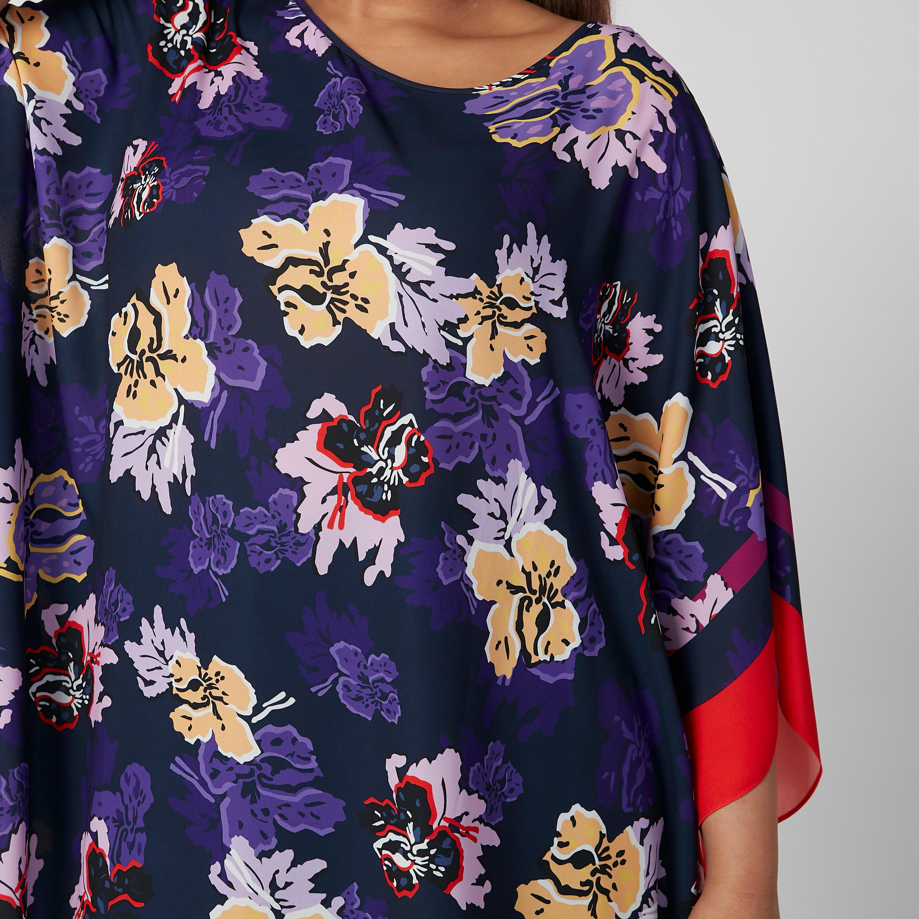 بلوزة بونشو بياقة قارب وأكمام متصلة وطبعات زهرية-women-clothing-shirtsandblouses-blouses-image-3