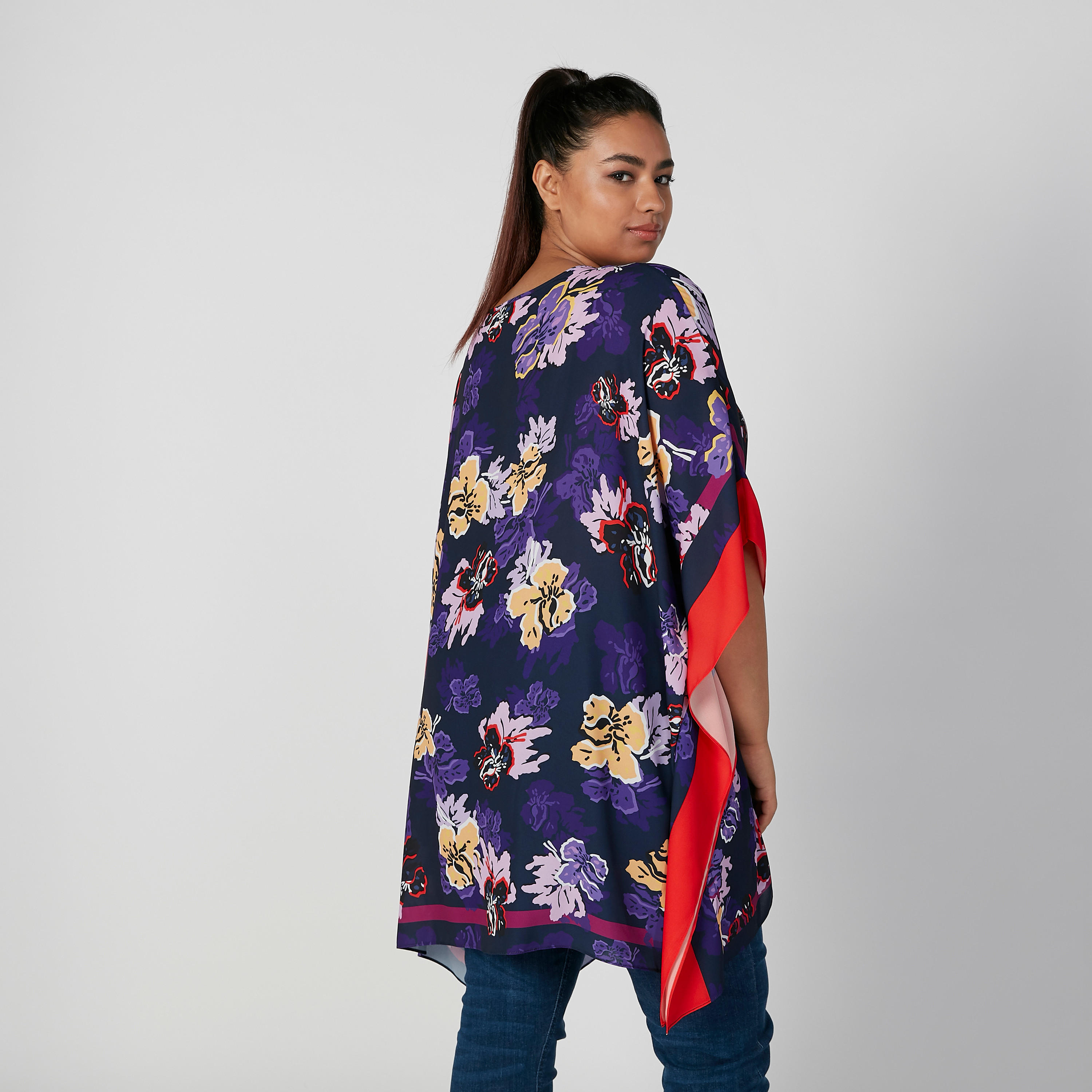 بلوزة بونشو بياقة قارب وأكمام متصلة وطبعات زهرية-women-clothing-shirtsandblouses-blouses-image-4