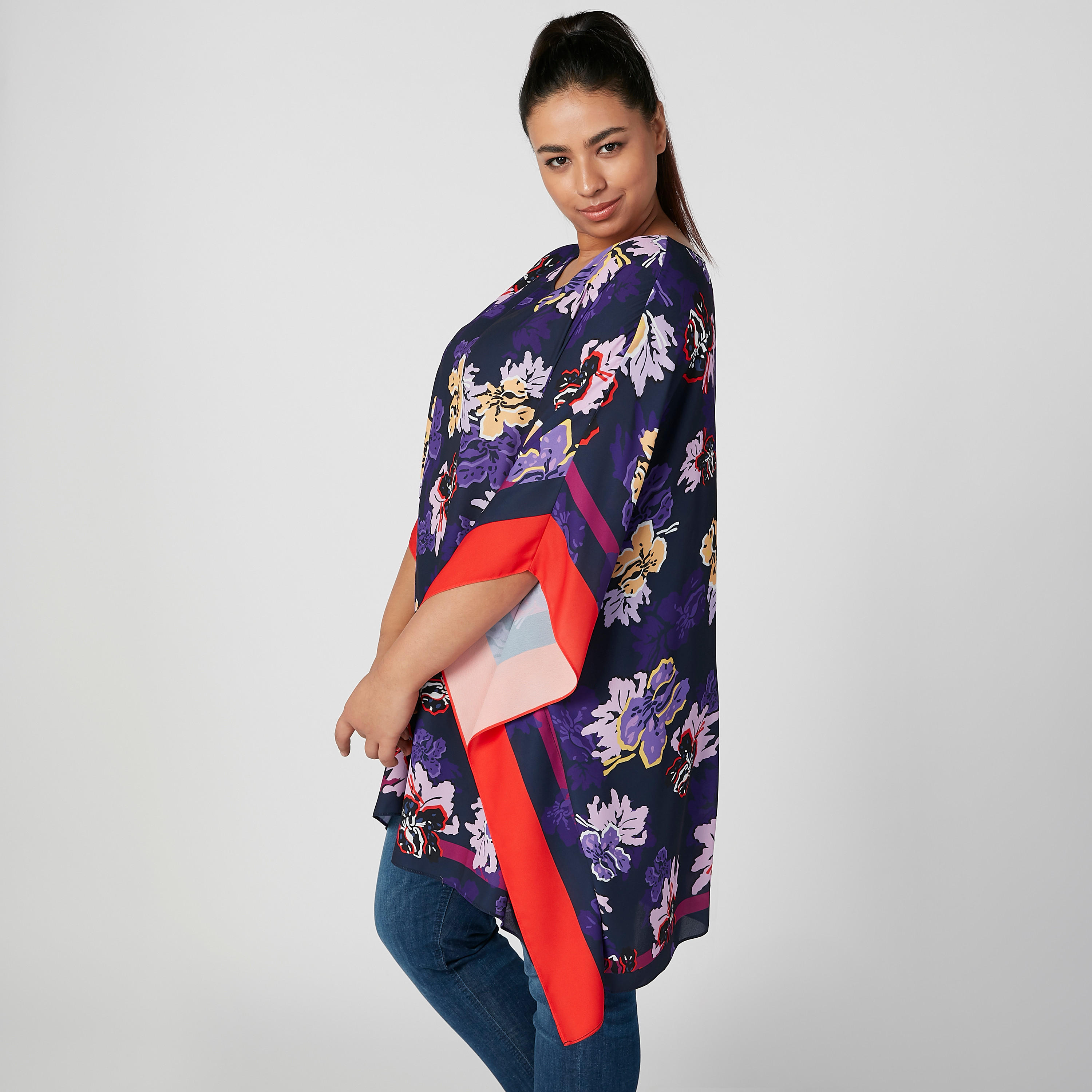 بلوزة بونشو بياقة قارب وأكمام متصلة وطبعات زهرية-women-clothing-shirtsandblouses-blouses-image-5