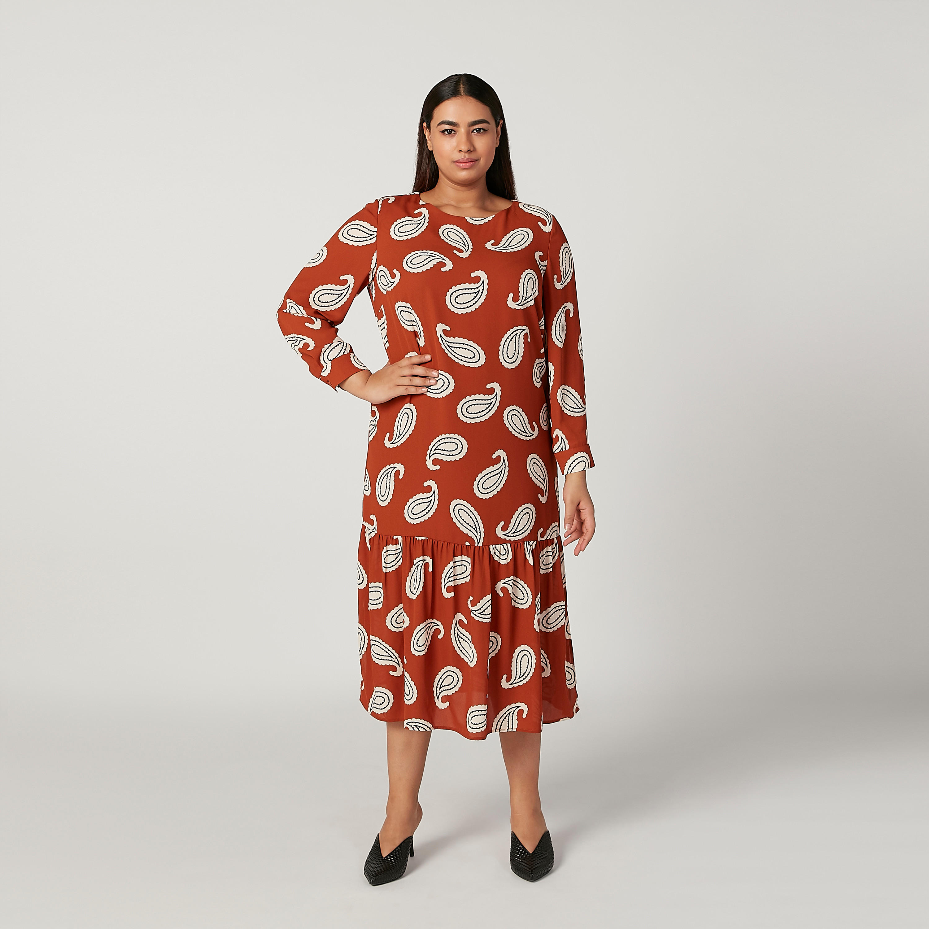 فستان ميدي إيه لاين بياقة مستديرة وأكمام طويلة وطبعات بيزلي-women-clothing-dresses-image-1