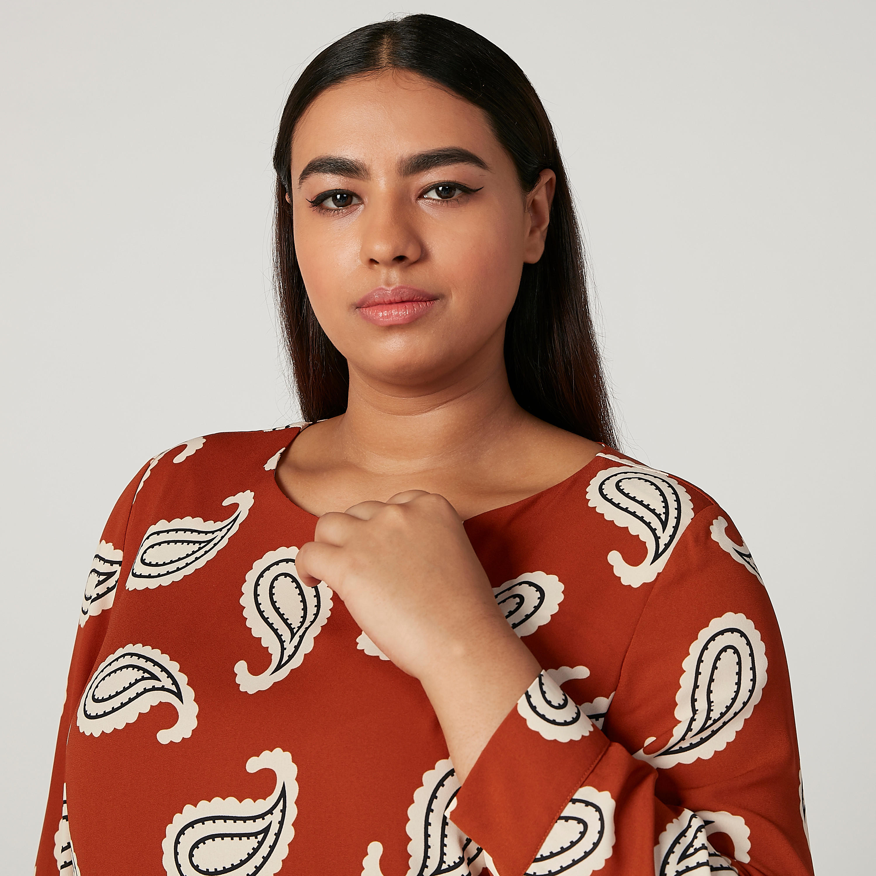 فستان ميدي إيه لاين بياقة مستديرة وأكمام طويلة وطبعات بيزلي-women-clothing-dresses-image-3
