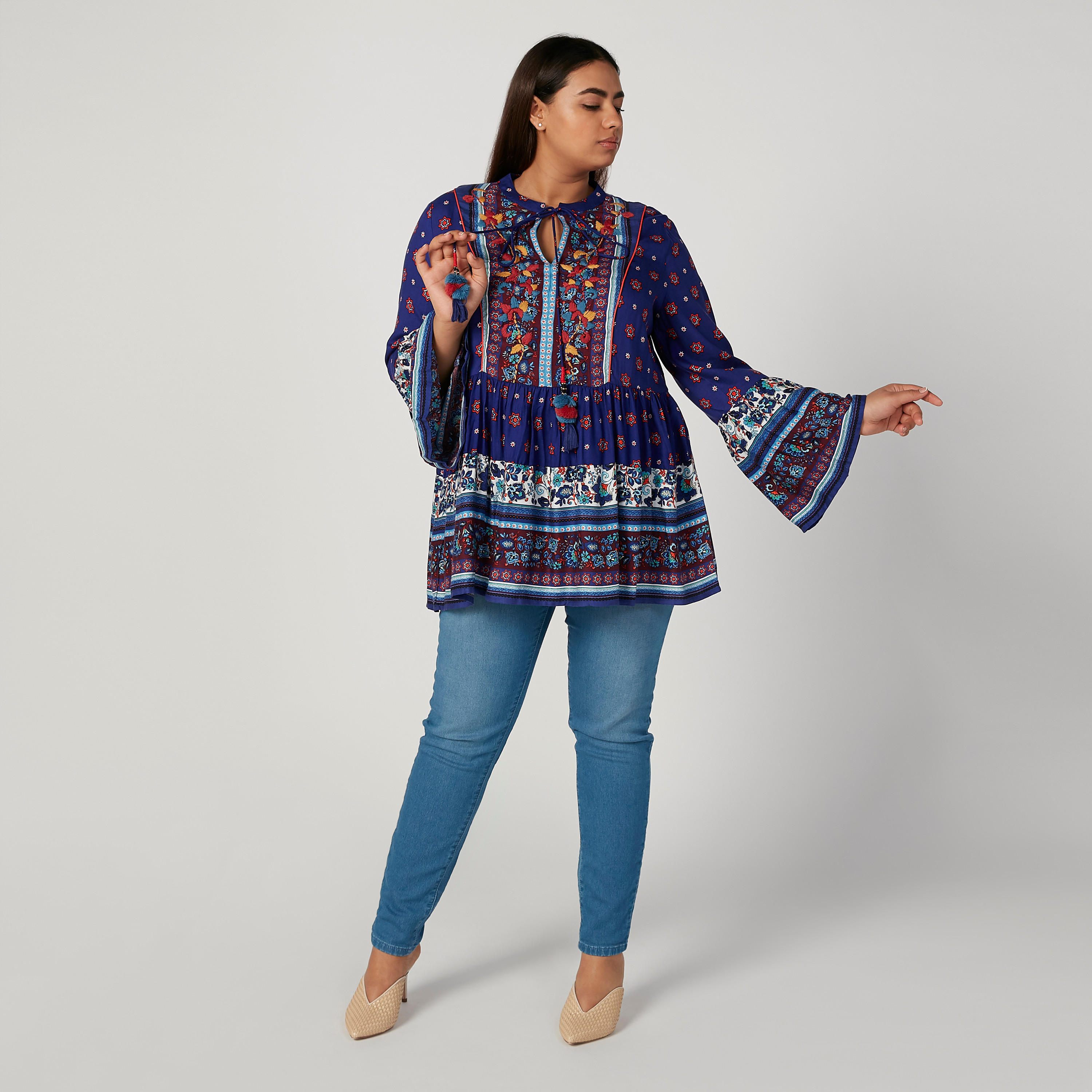 بلوزة مطرّزة بأكمام عريضة وأربطة-women-clothing-shirtsandblouses-blouses-image-2