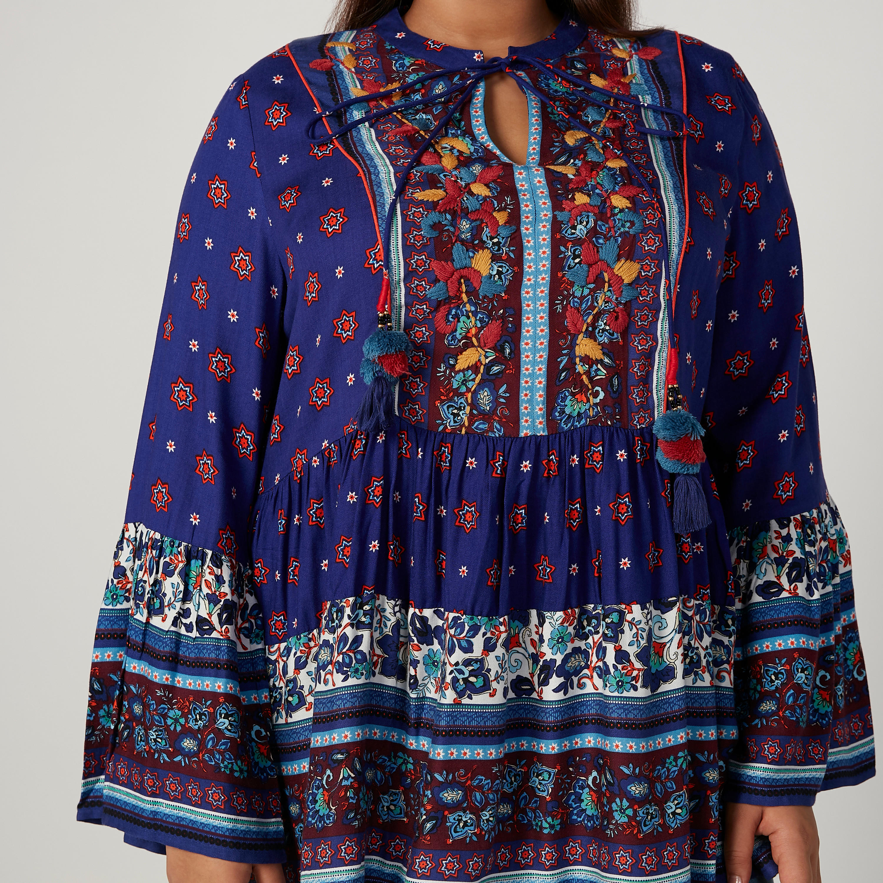بلوزة مطرّزة بأكمام عريضة وأربطة-women-clothing-shirtsandblouses-blouses-image-3