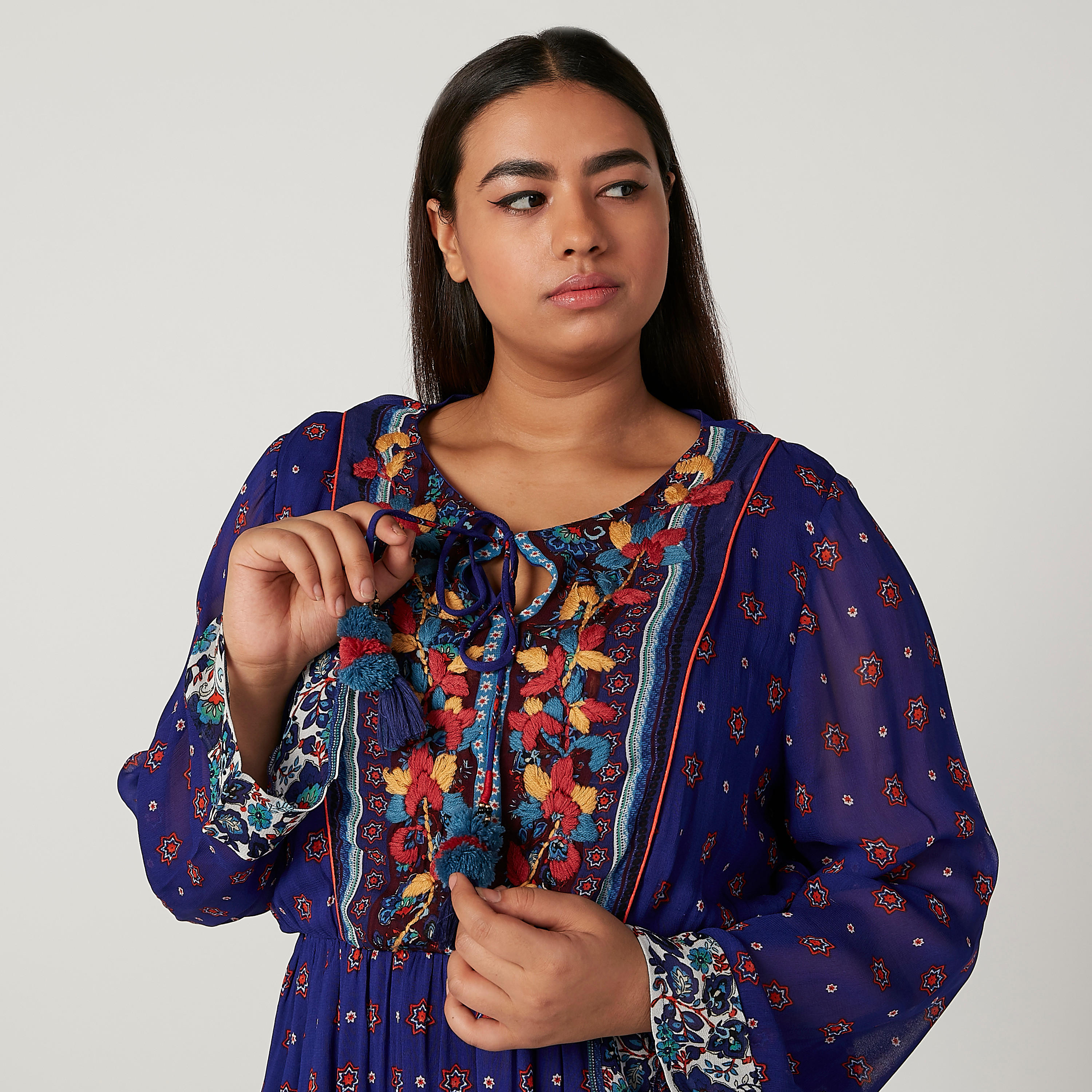 فستان طويل إيه لاين مطرّز بأكمام طويلة وأربطة-women-clothing-dresses-image-3