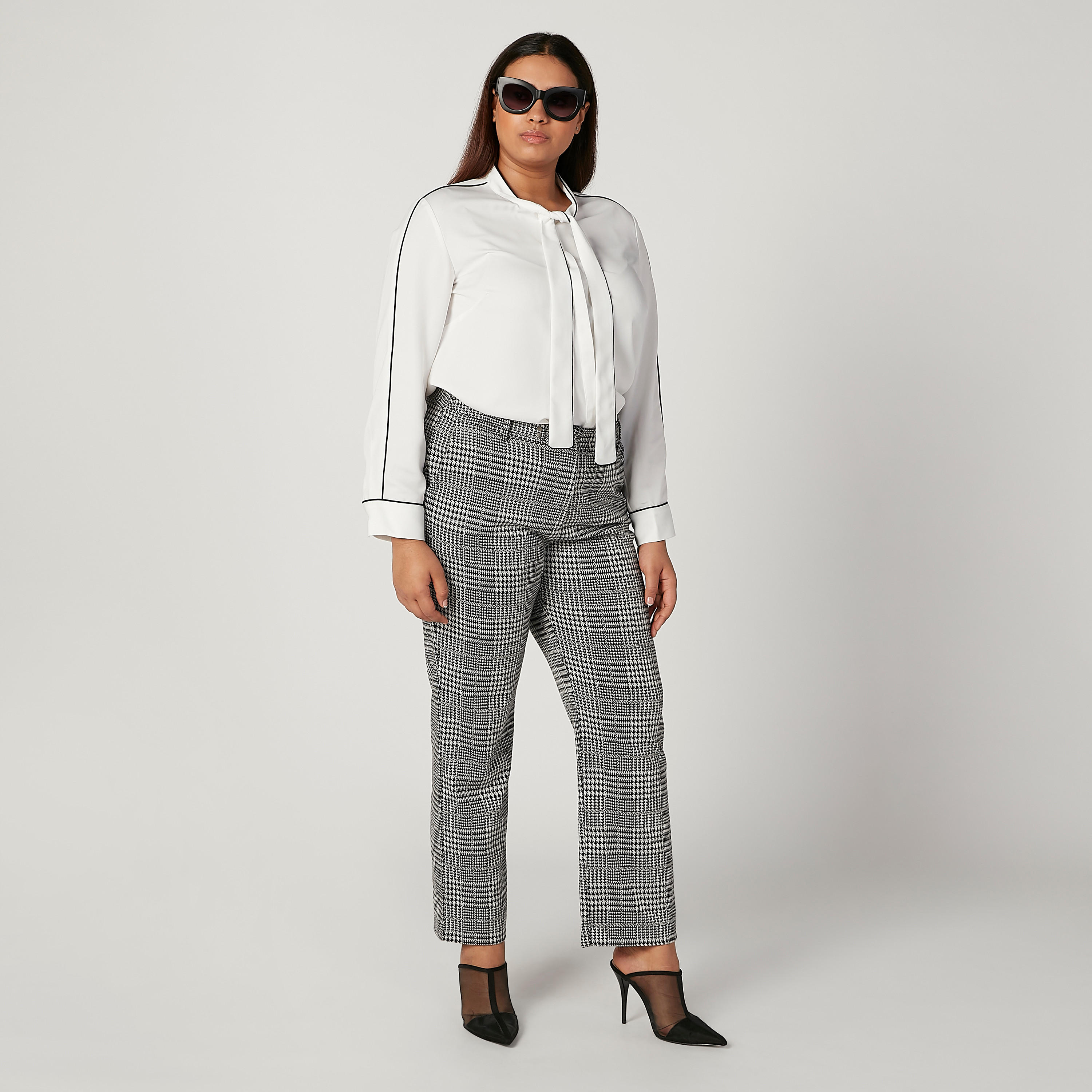 بلوزة سادة بأكمام طويلة وياقة برباط-women-clothing-shirtsandblouses-blouses-image-2