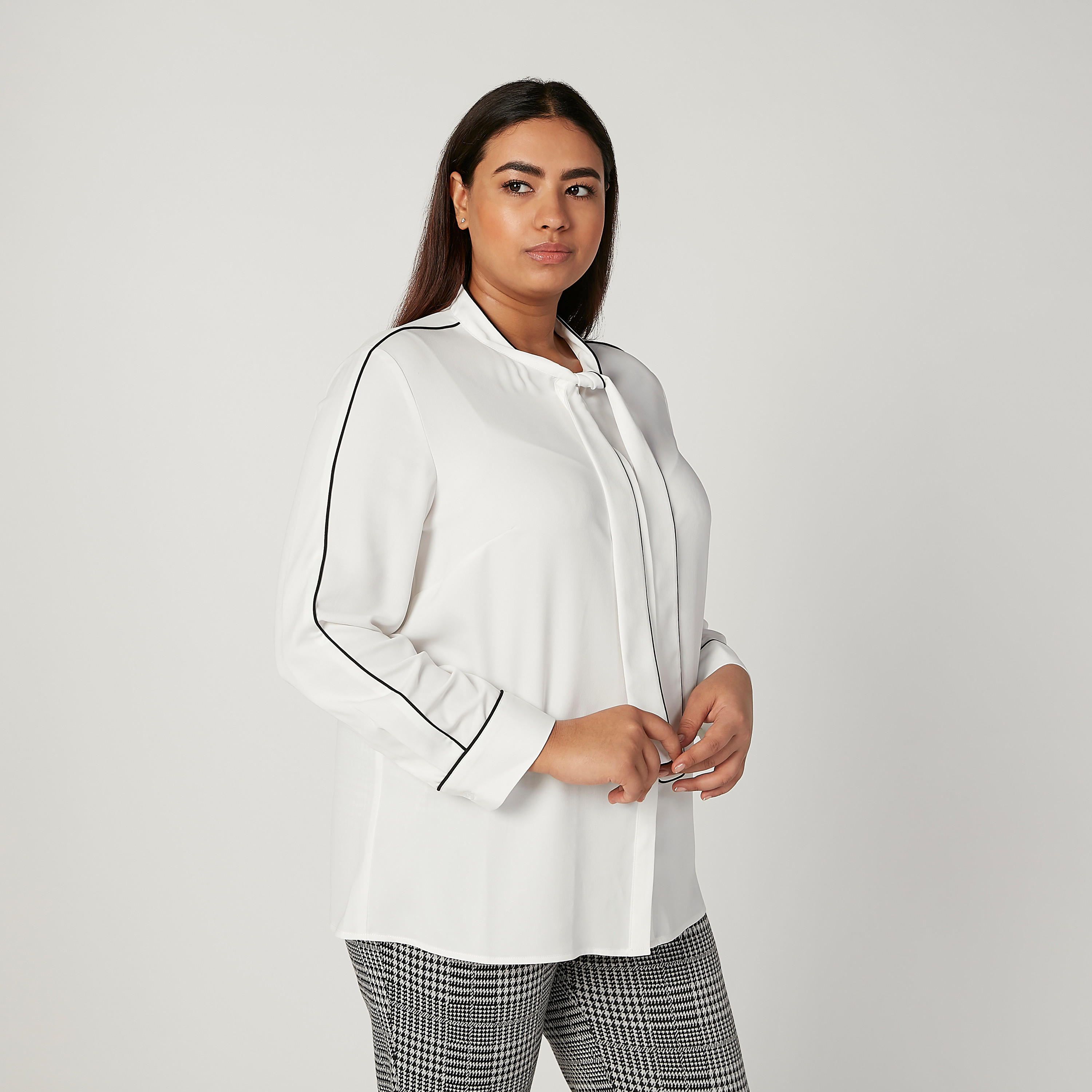 بلوزة سادة بأكمام طويلة وياقة برباط-women-clothing-shirtsandblouses-blouses-image-5