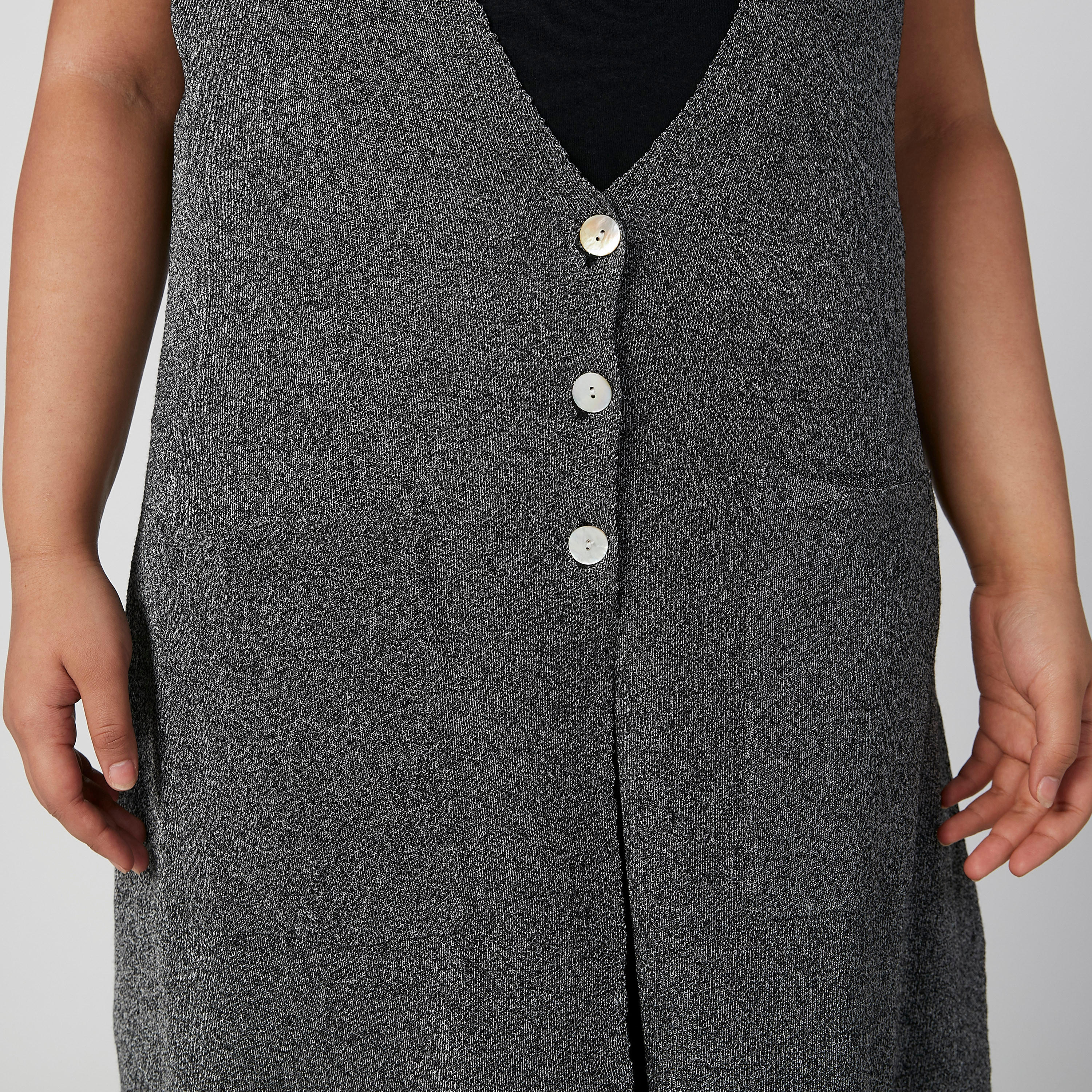 كارديجان بارز الملمس بدون أكمام مع فتحة جانبية وجيوب-women-winterwear-cardigansandjumpers-cardigans-image-3
