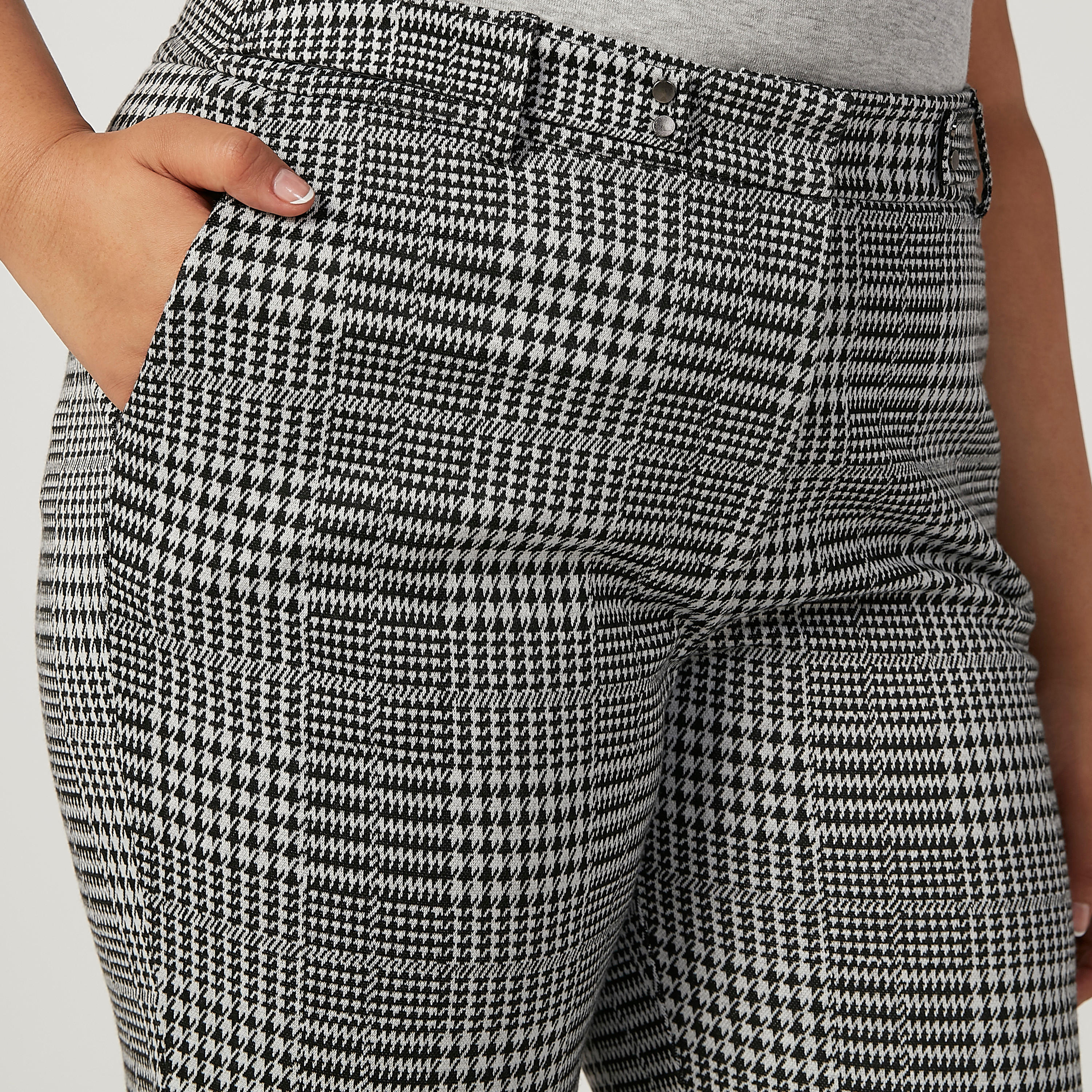 بنطلون كاروهات طويل بخصر متوسط الارتفاع وتفاصيل جيوب-women-clothing-bottoms-trousers-image-3
