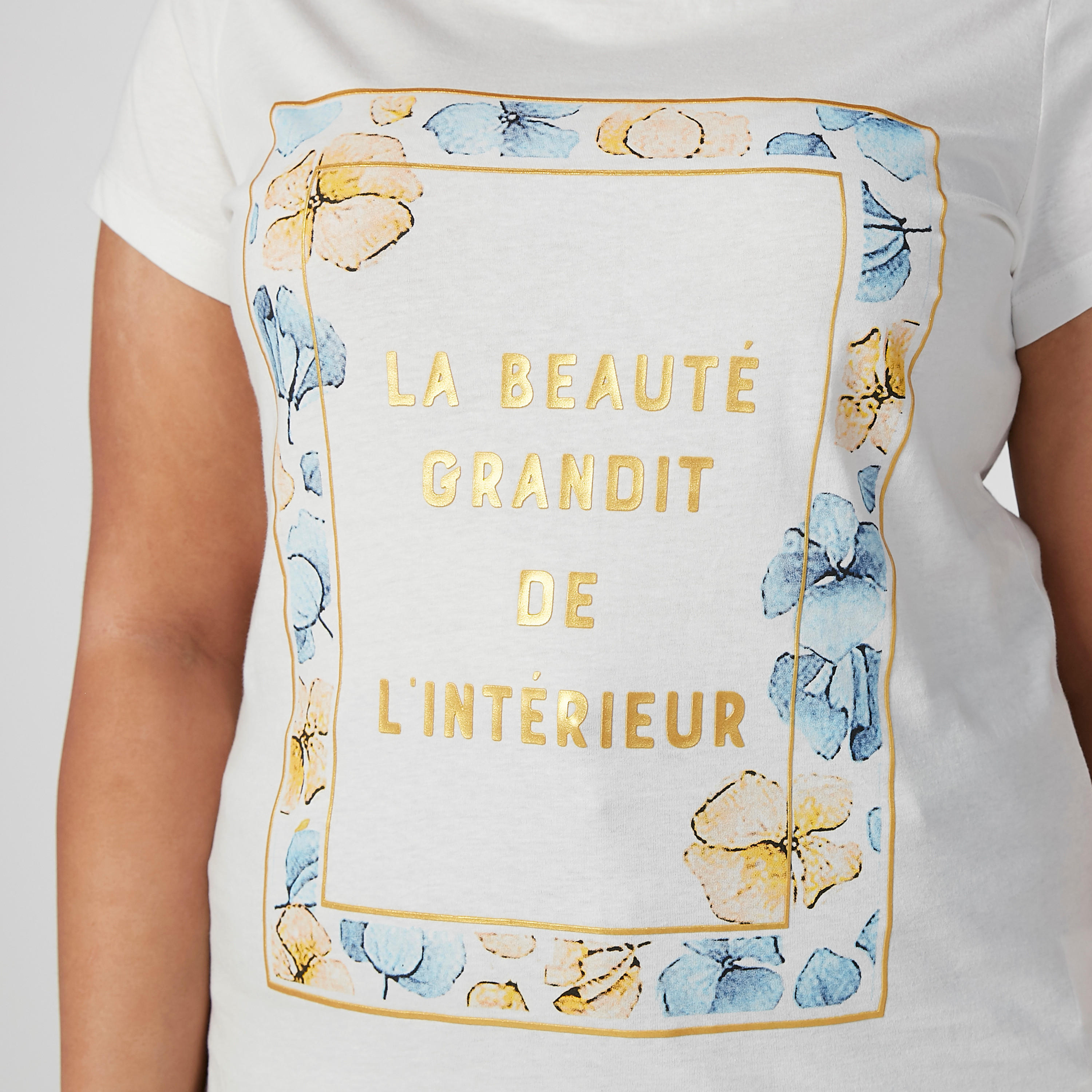 تيشيرت بطبعات وياقة مستديرة وأكمام قصيرة-women-clothing-tshirts-image-3