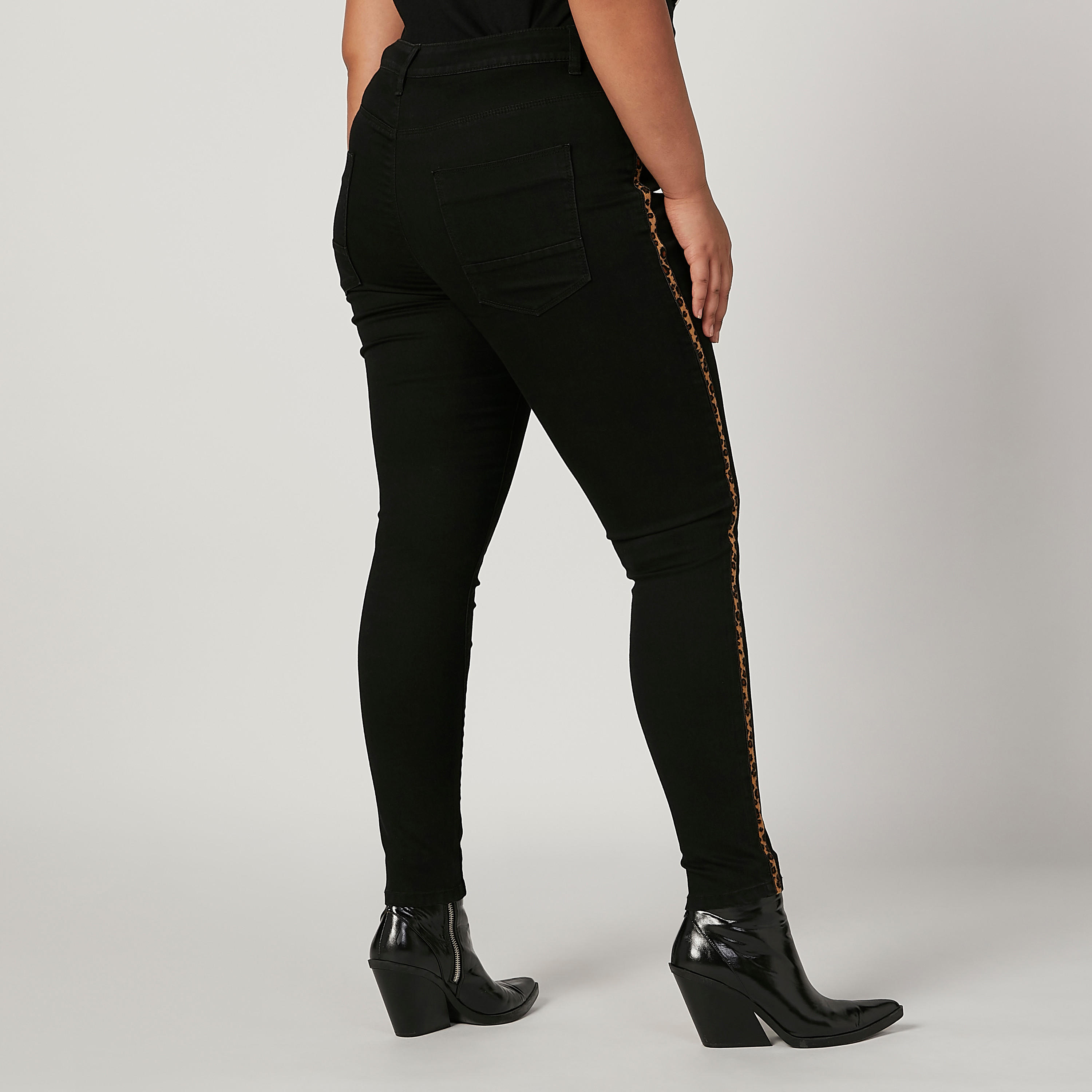 بنطلون جينز بخصر متوسط الارتفاع وشريطة بطبعات حيوانات-women-clothing-bottoms-jeans-image-4