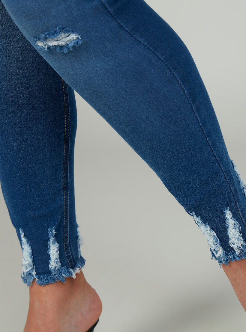 بنطلون جينز بخصر متوسط الارتفاع وحوّاف مهدّبة-women-clothing-bottoms-jeans-image-2