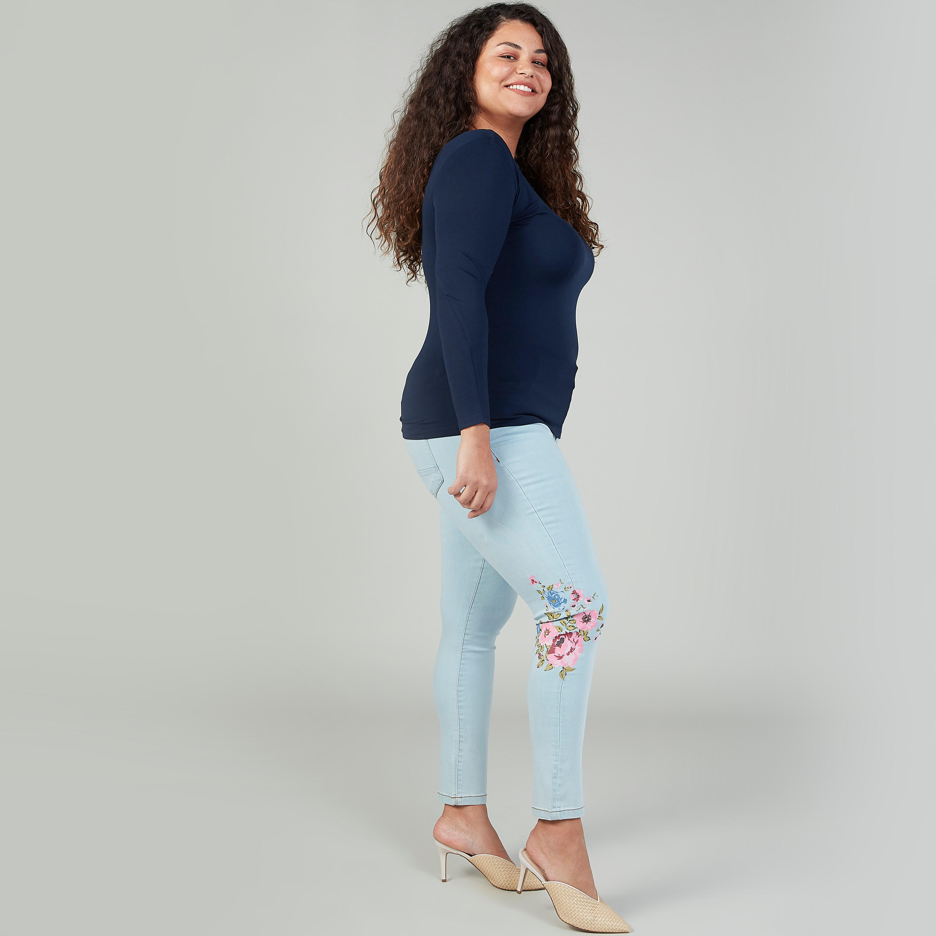 بنطلون جينز طويل سليم بجيوب وخصر متوسط الارتفاع-women-clothing-bottoms-jeans-image-2