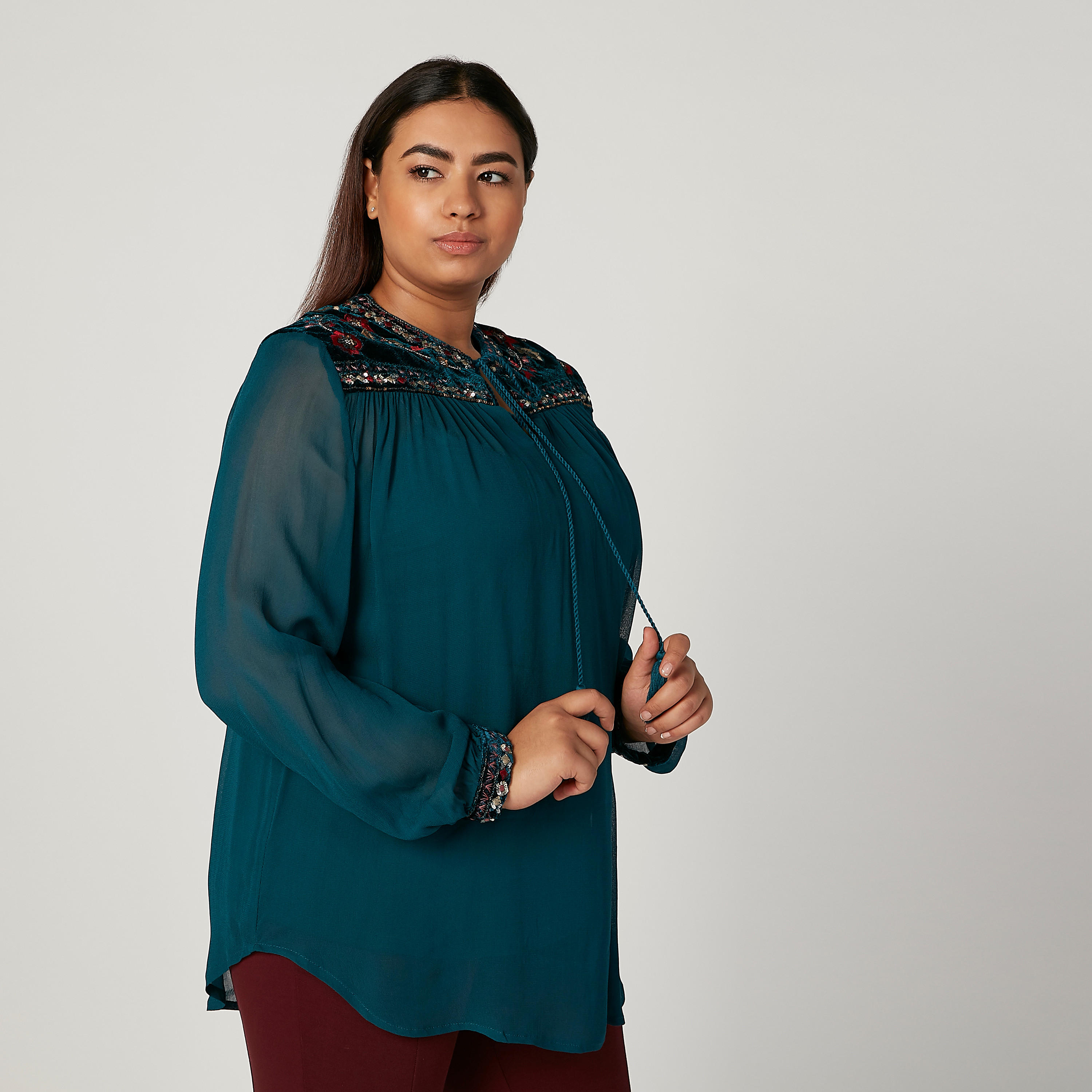 بلوزة مطرّزة بأكمام طويلة وأربطة-women-clothing-shirtsandblouses-blouses-image-5