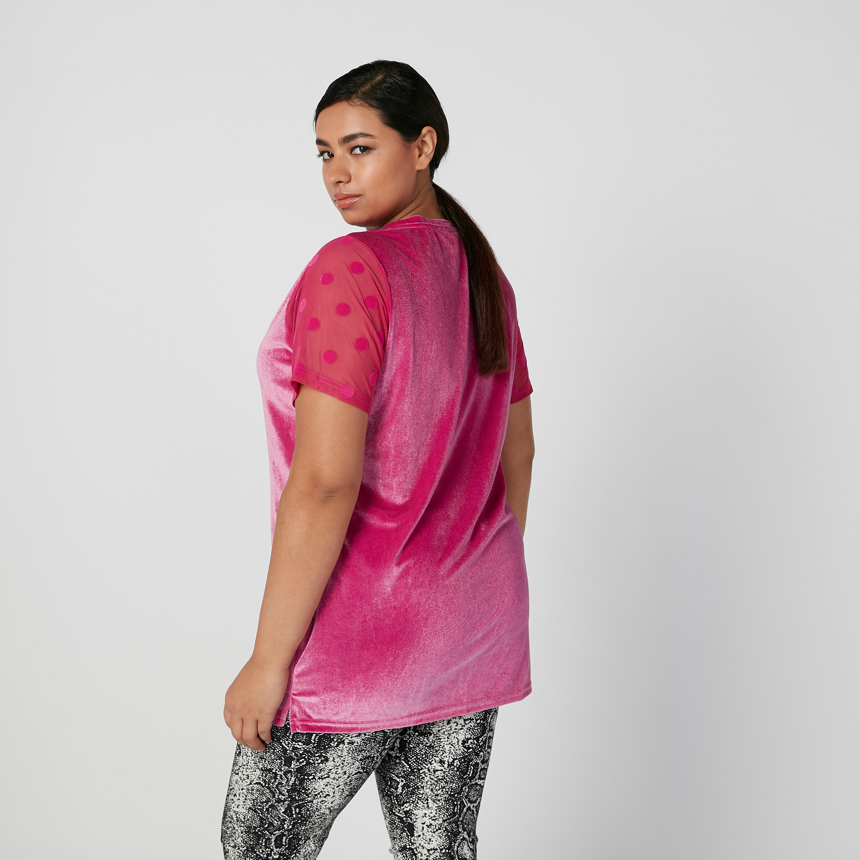 بلوزة بارزة الملمس بياقة مستديرة وأكمام قصيرة بطبعات منقّطة-women-clothing-shirtsandblouses-blouses-image-4