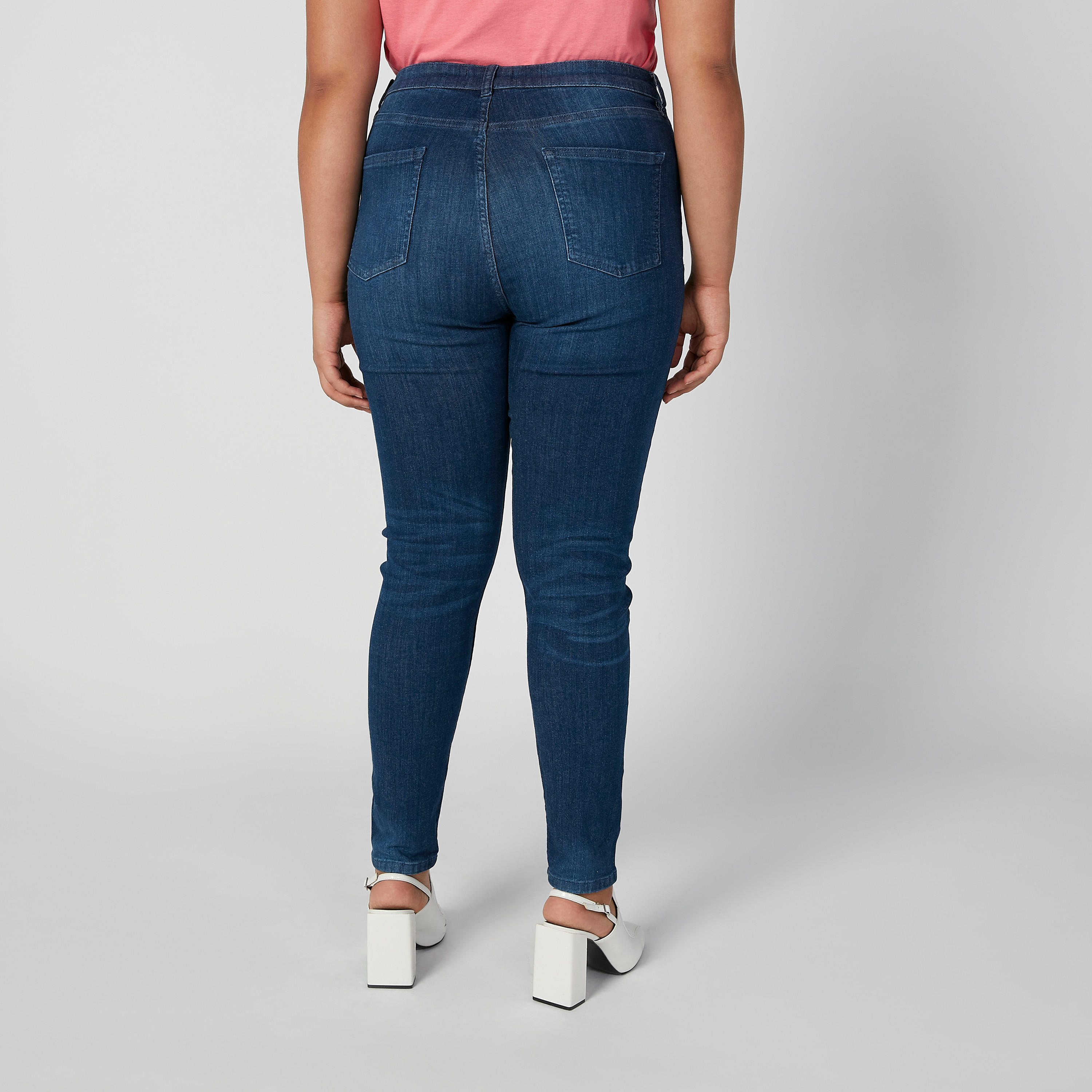 بنطلون جينز طويل سادة بخصر متوسط الارتفاع وجيوب وحلقات للحزام-women-clothing-bottoms-jeans-image-4