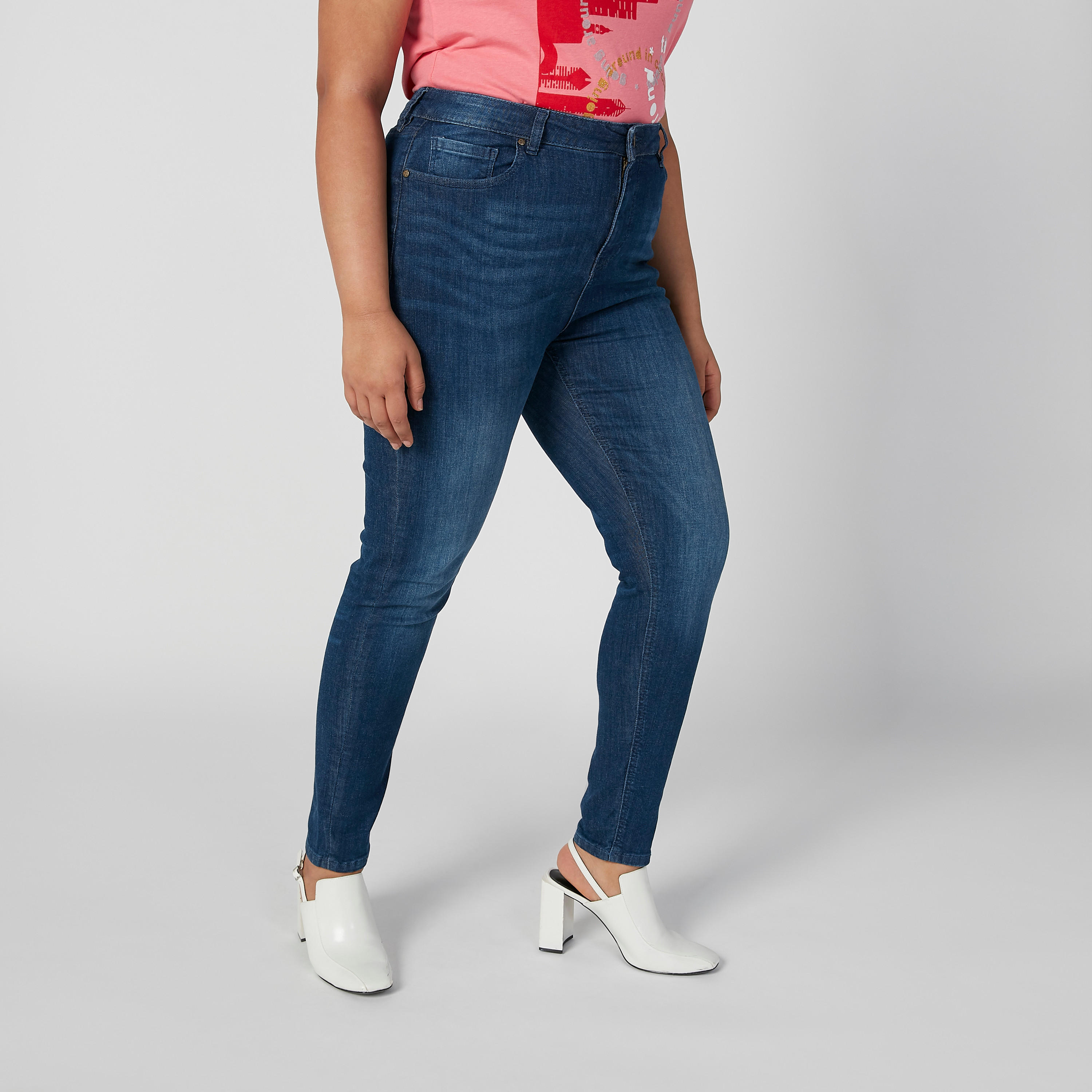 بنطلون جينز طويل سادة بخصر متوسط الارتفاع وجيوب وحلقات للحزام-women-clothing-bottoms-jeans-image-5