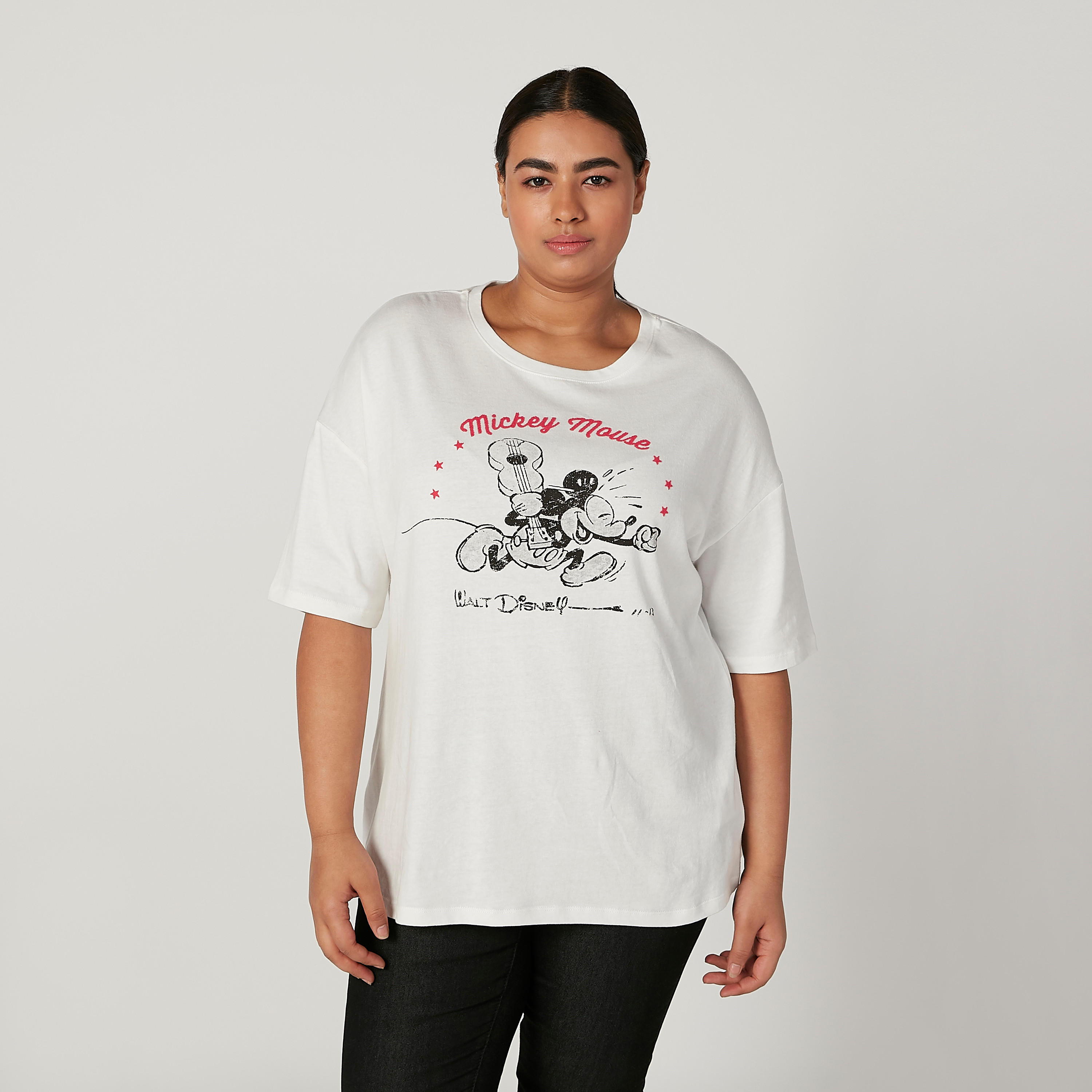 تيشيرت بياقة مستديرة وأكتاف منسدلة وطبعات ميكي ماوس-women-clothing-tshirts-image-1