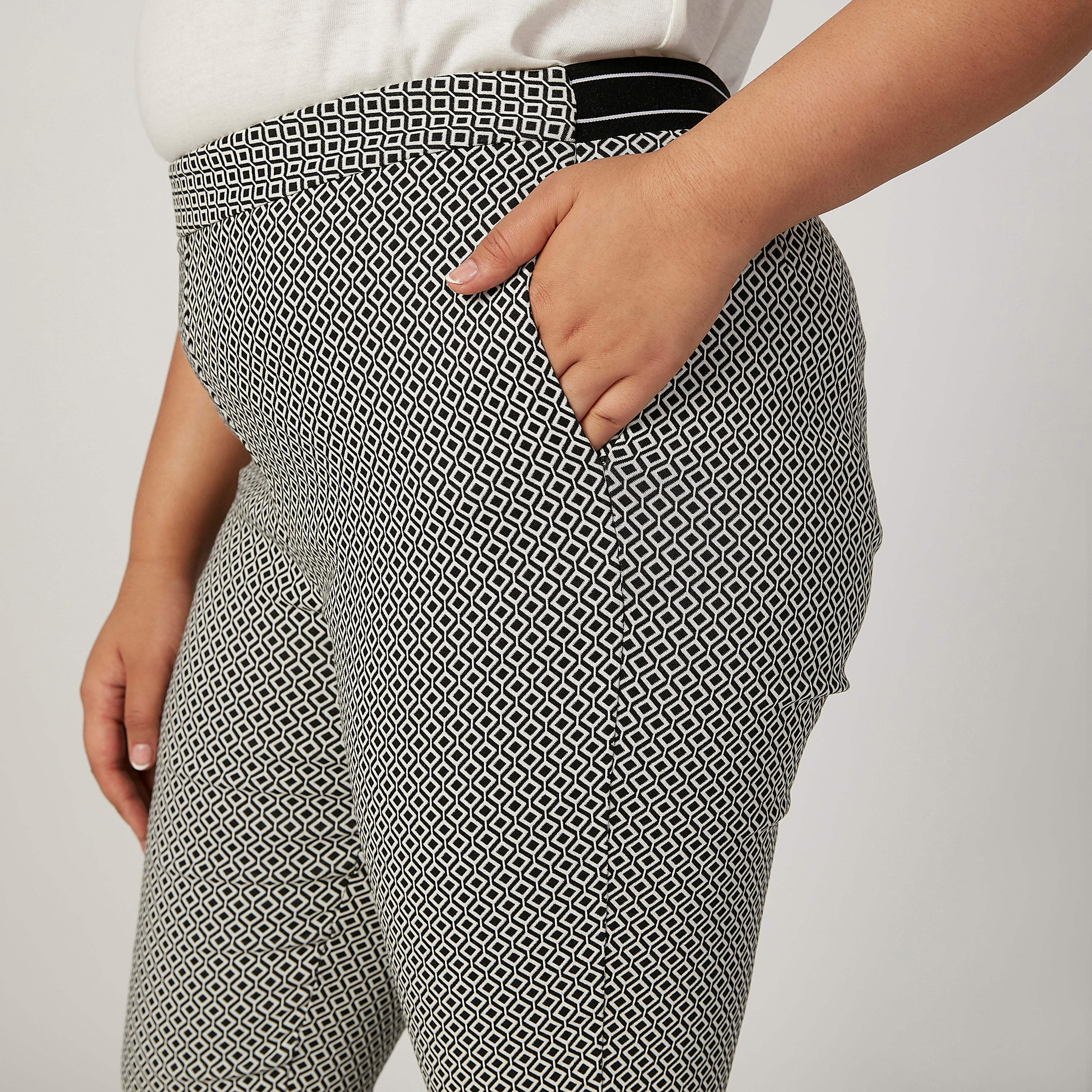 بنطلون ضيّق بخصر مطّاطي وفتحة وطبعات-women-clothing-bottoms-leggings-image-6