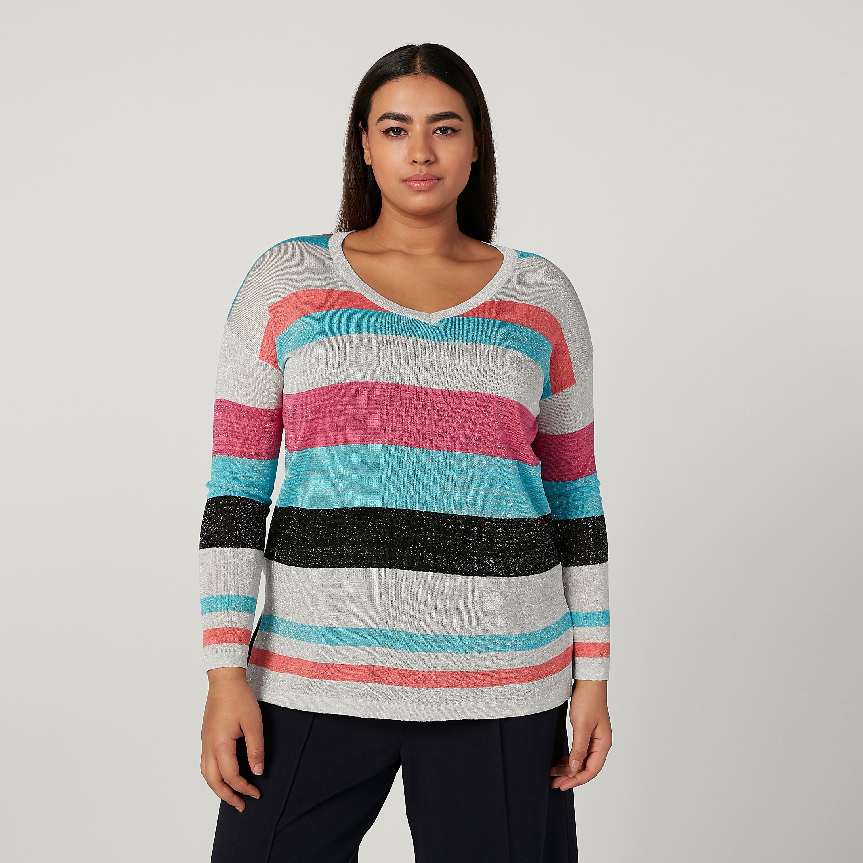 بلوزة مقلّمة بياقة V وأكمام طويلة-women-clothing-tshirts-image-4