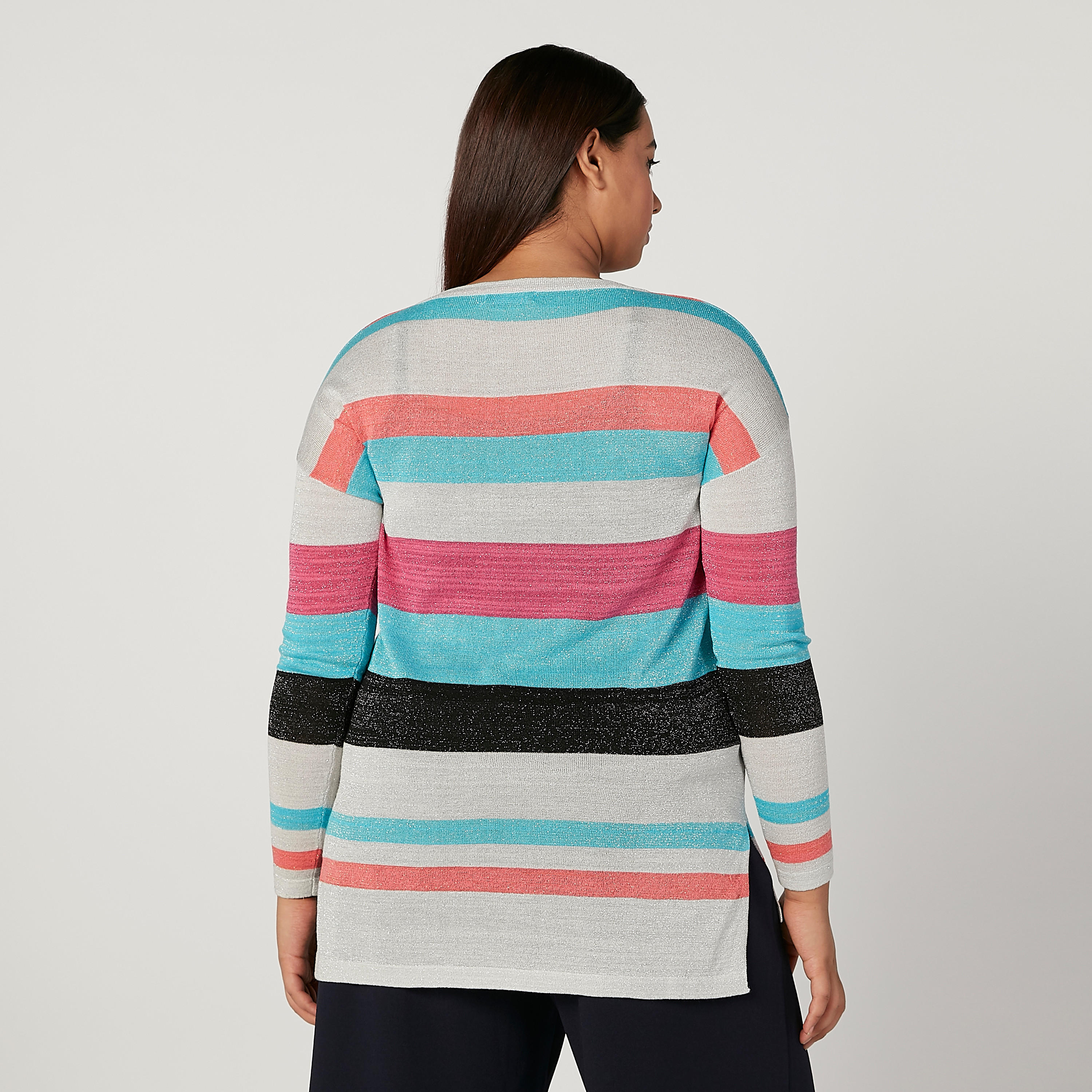 بلوزة مقلّمة بياقة V وأكمام طويلة-women-clothing-tshirts-image-1