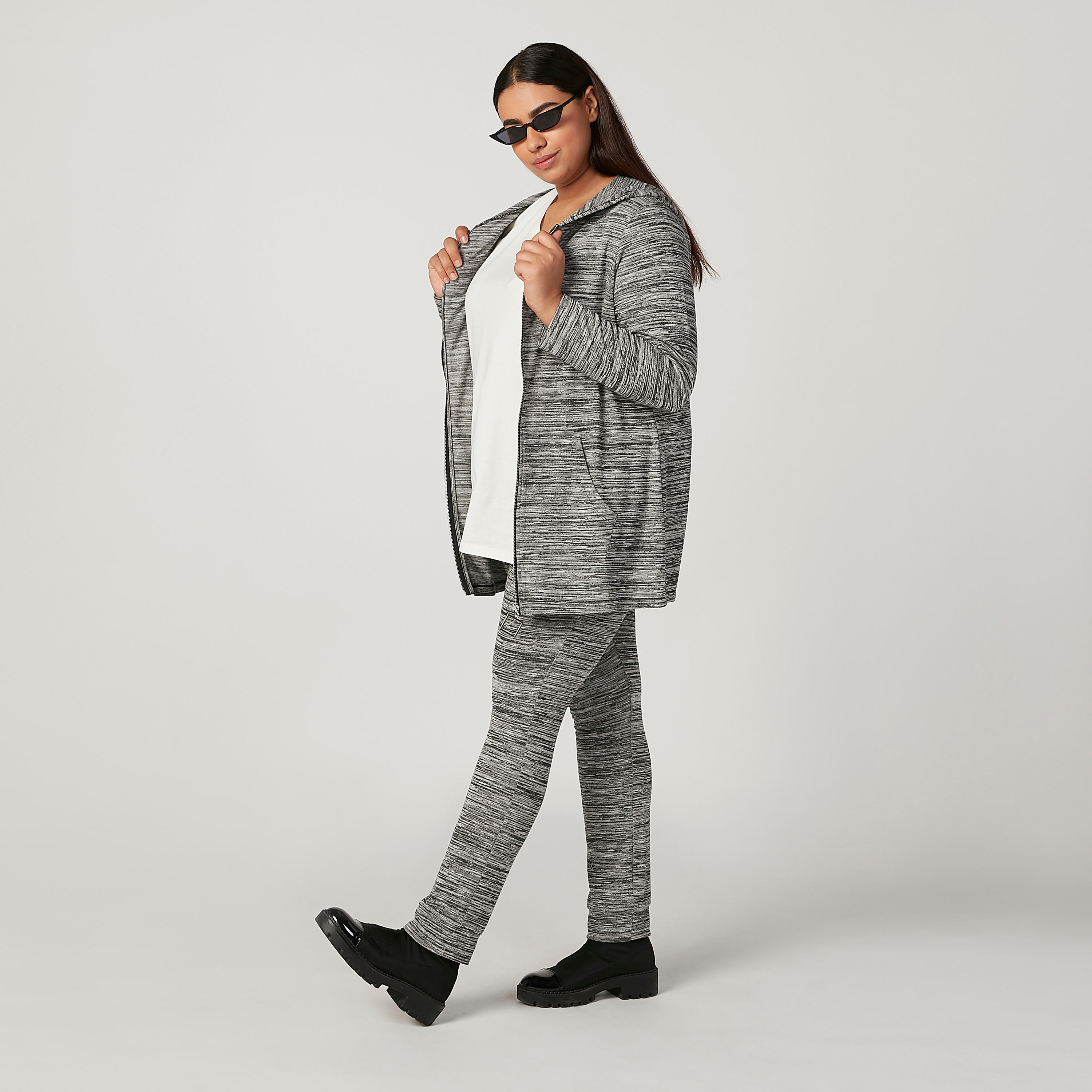 هودي بارز الملمس بأكمام طويلة وتفاصيل جيوب-women-winterwear-hoodiesandsweatshirts-sweatshirts-image-2