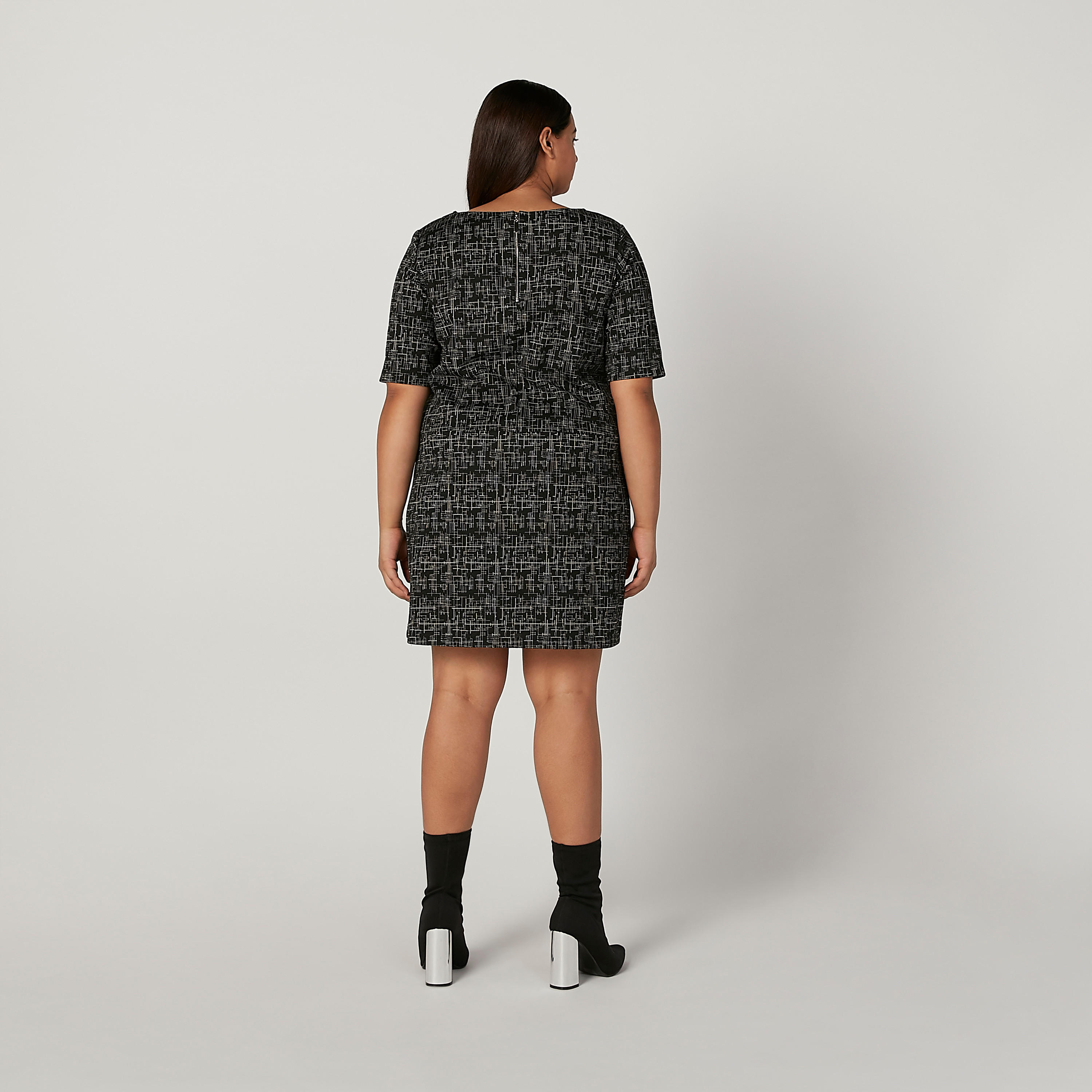 فستان ميدي واسع  بأكمام قصيرة وتفاصيل جيوب بطبعات-women-clothing-dresses-image-4