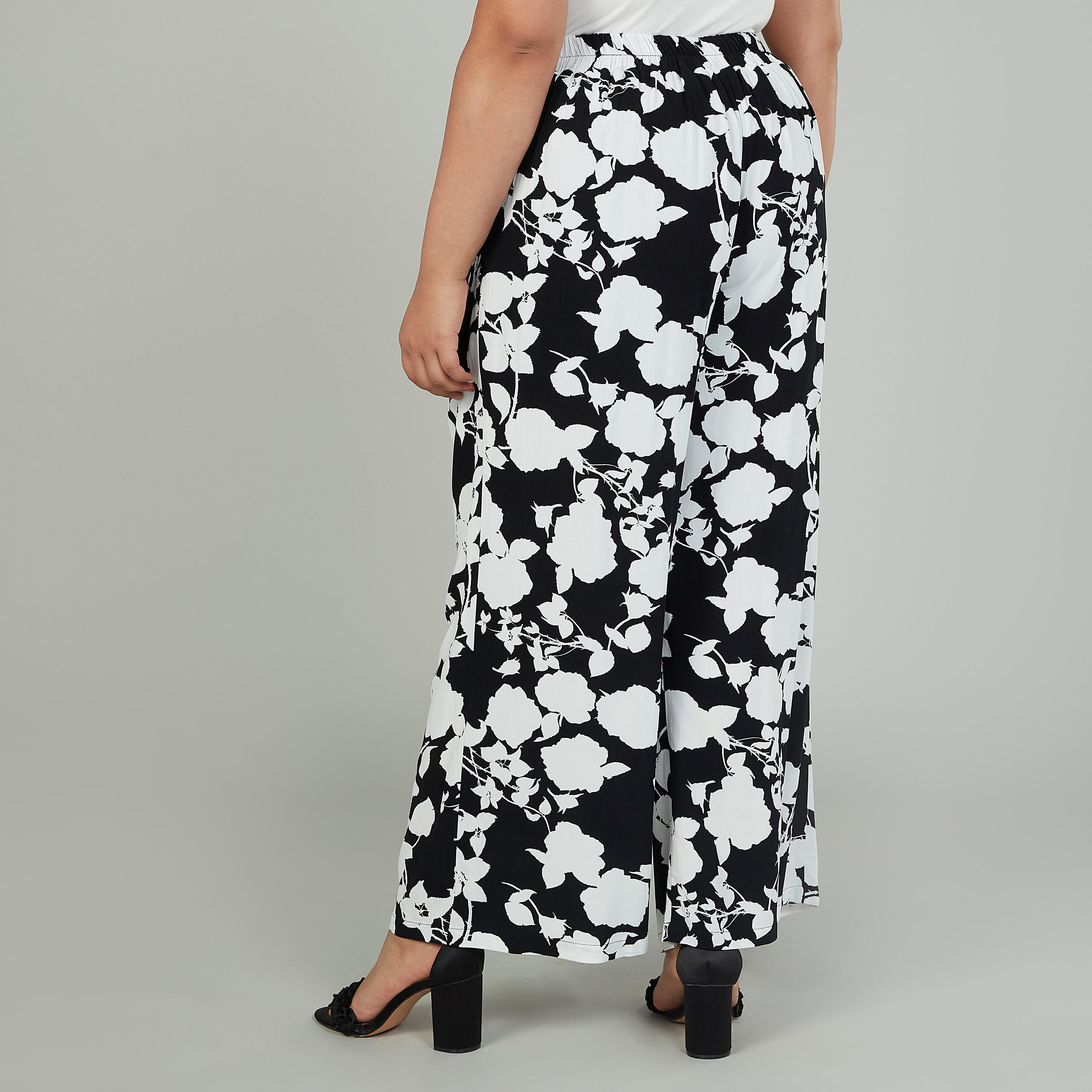 بنطلون بلازو بخصر متوسّط الإرتفاع بطبعات زهريّة وأربطة-women-clothing-bottoms-trousers-image-4