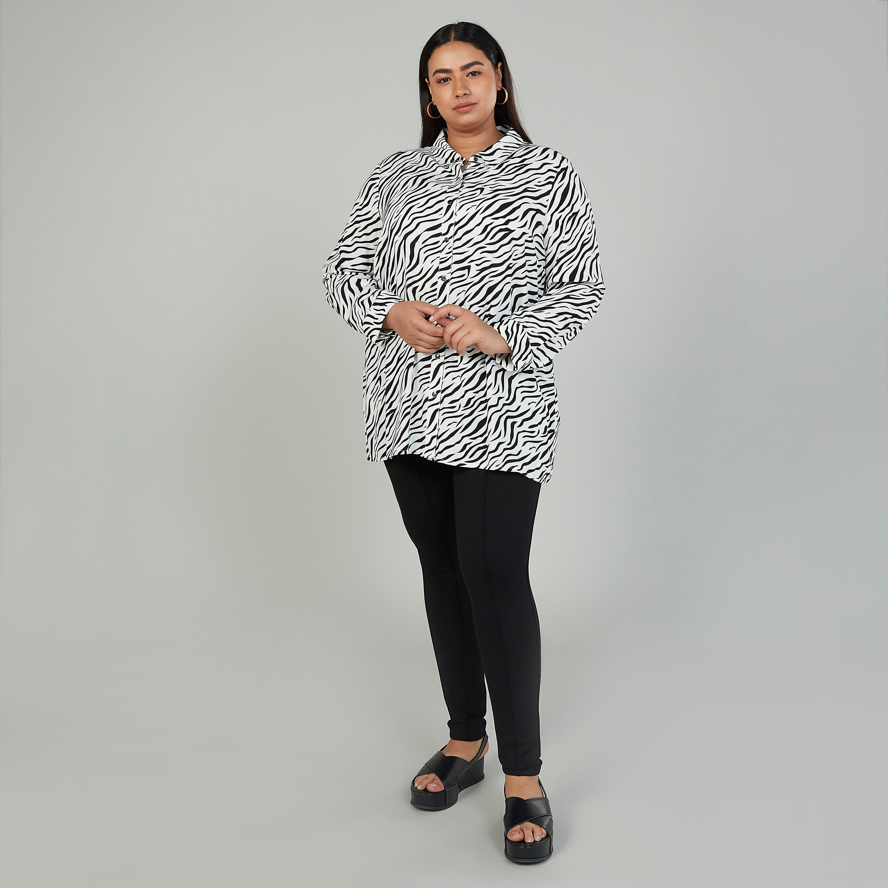 بنطلون سادة بخصر متوسط الارتفاع وتفاصيل زر-women-clothing-bottoms-leggings-image-3