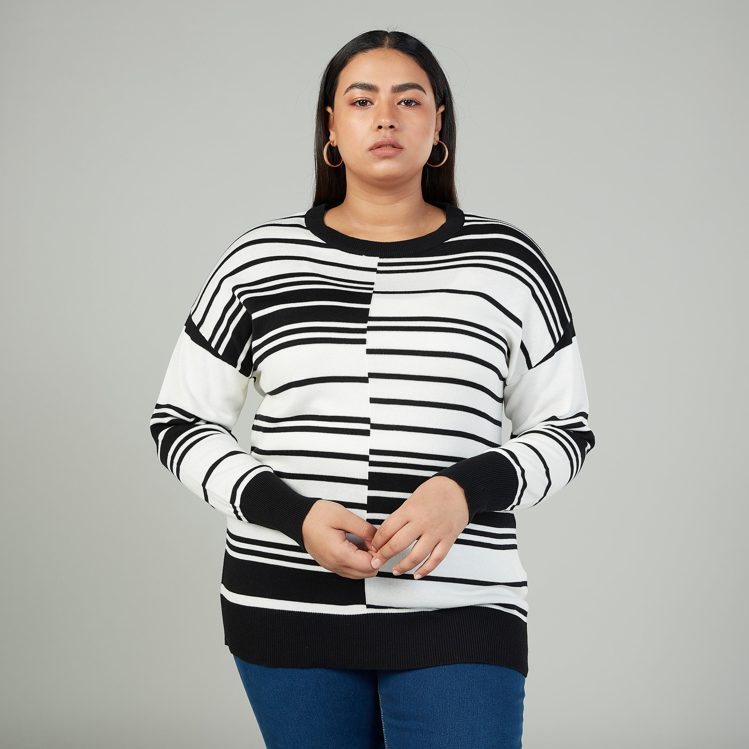 كنزة بتصميم مخطط وياقة ضيقة وأكمام طويلة-women-winterwear-cardigansandjumpers-cardigans-image-1