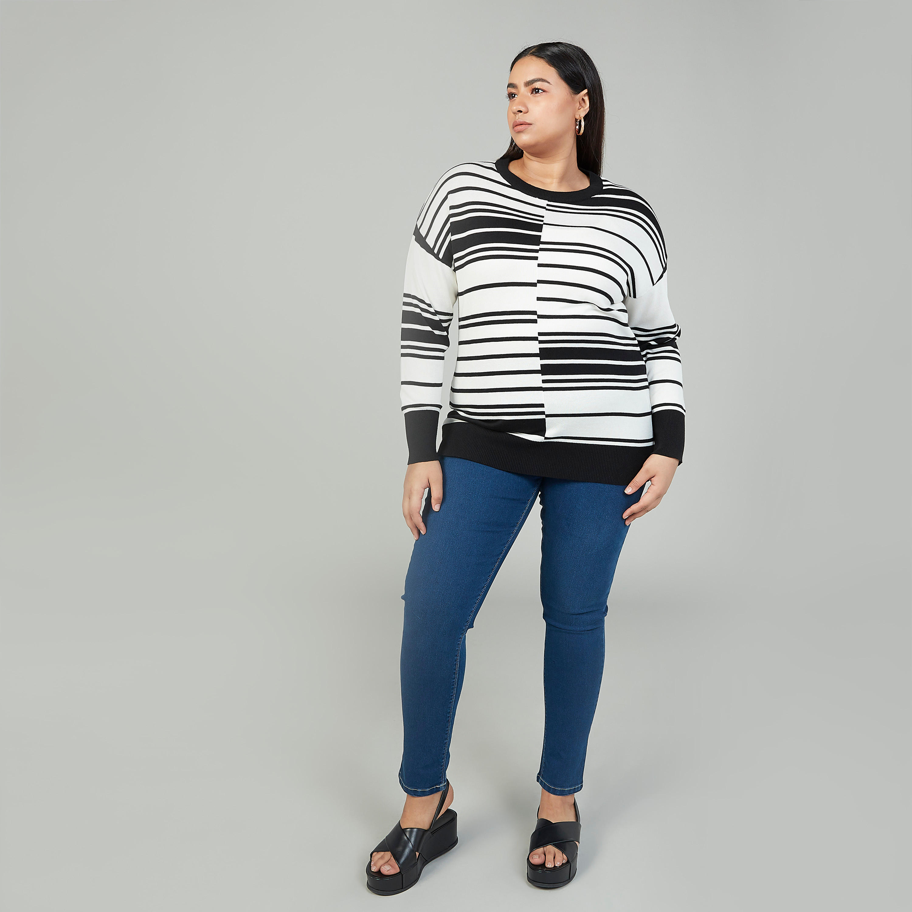 كنزة بتصميم مخطط وياقة ضيقة وأكمام طويلة-women-winterwear-cardigansandjumpers-cardigans-image-2