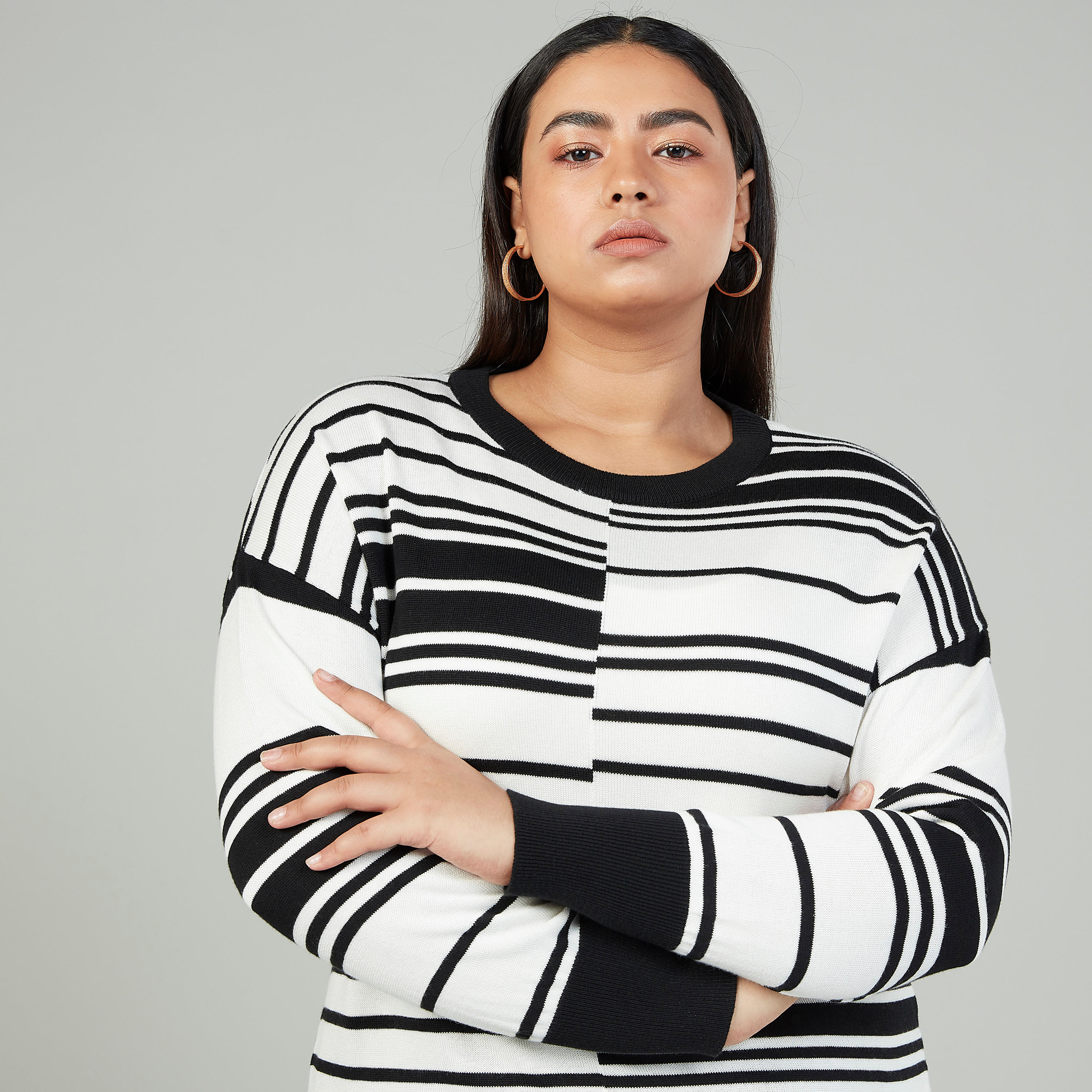 كنزة بتصميم مخطط وياقة ضيقة وأكمام طويلة-women-winterwear-cardigansandjumpers-cardigans-image-3